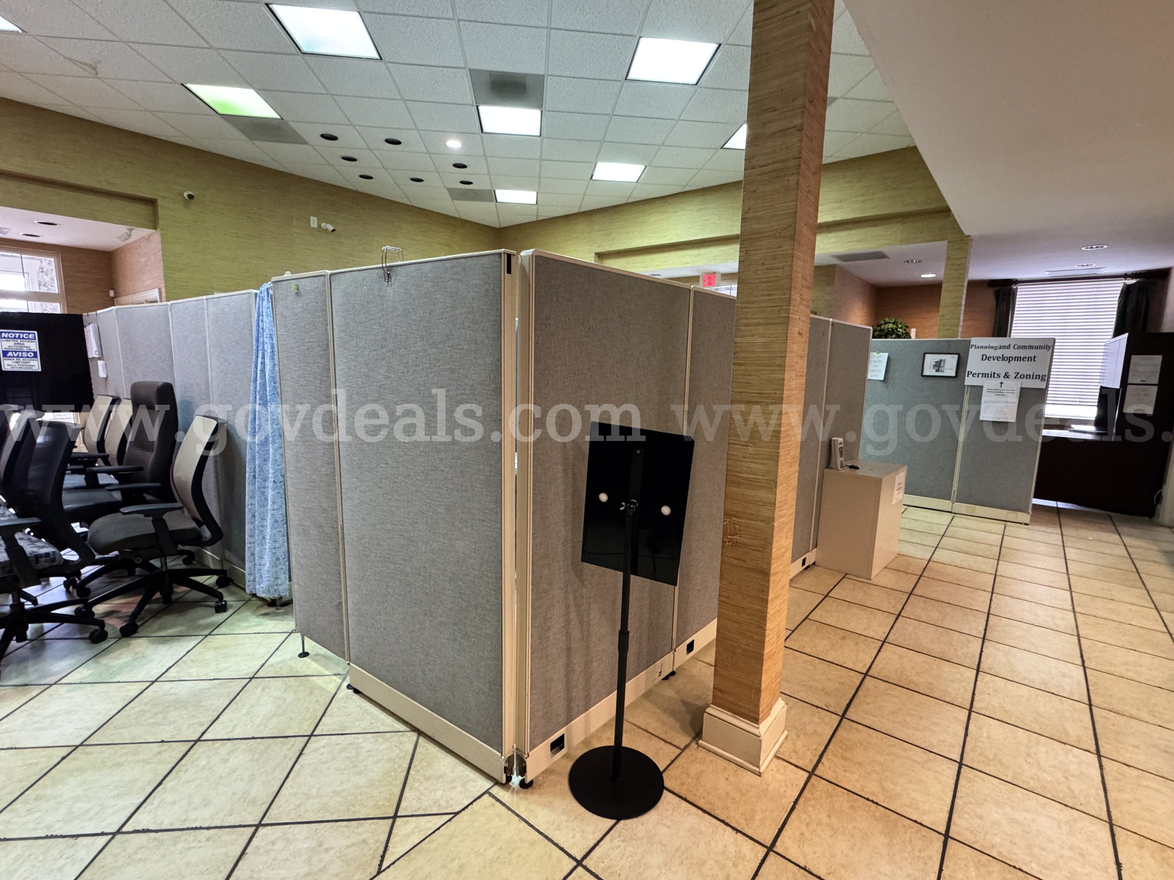 Lot of Used Office Cubicle Dividers   Government Surplus Auction - Photo #2