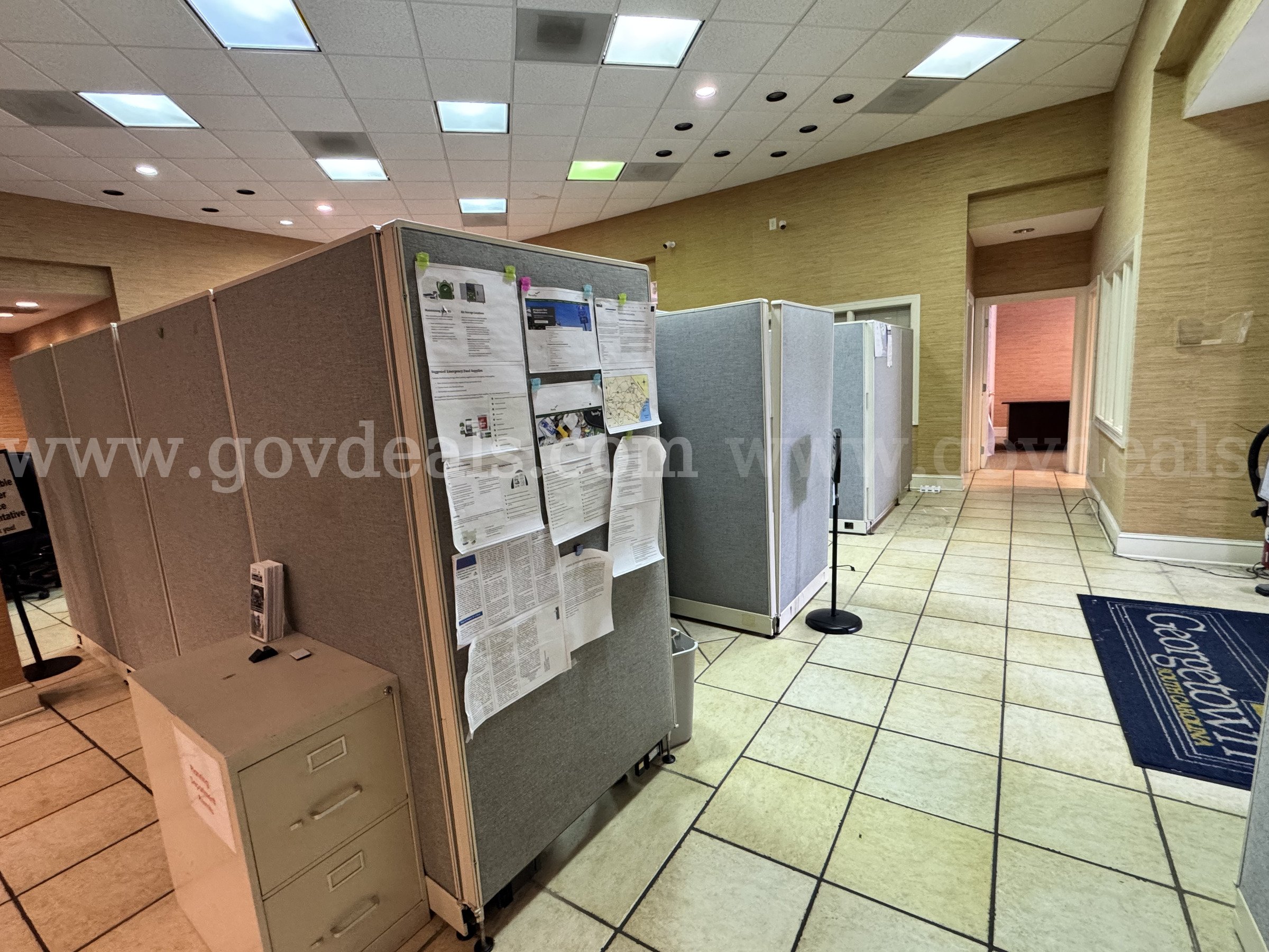 Lot of Used Office Cubicle Dividers   Government Surplus Auction - Photo #3
