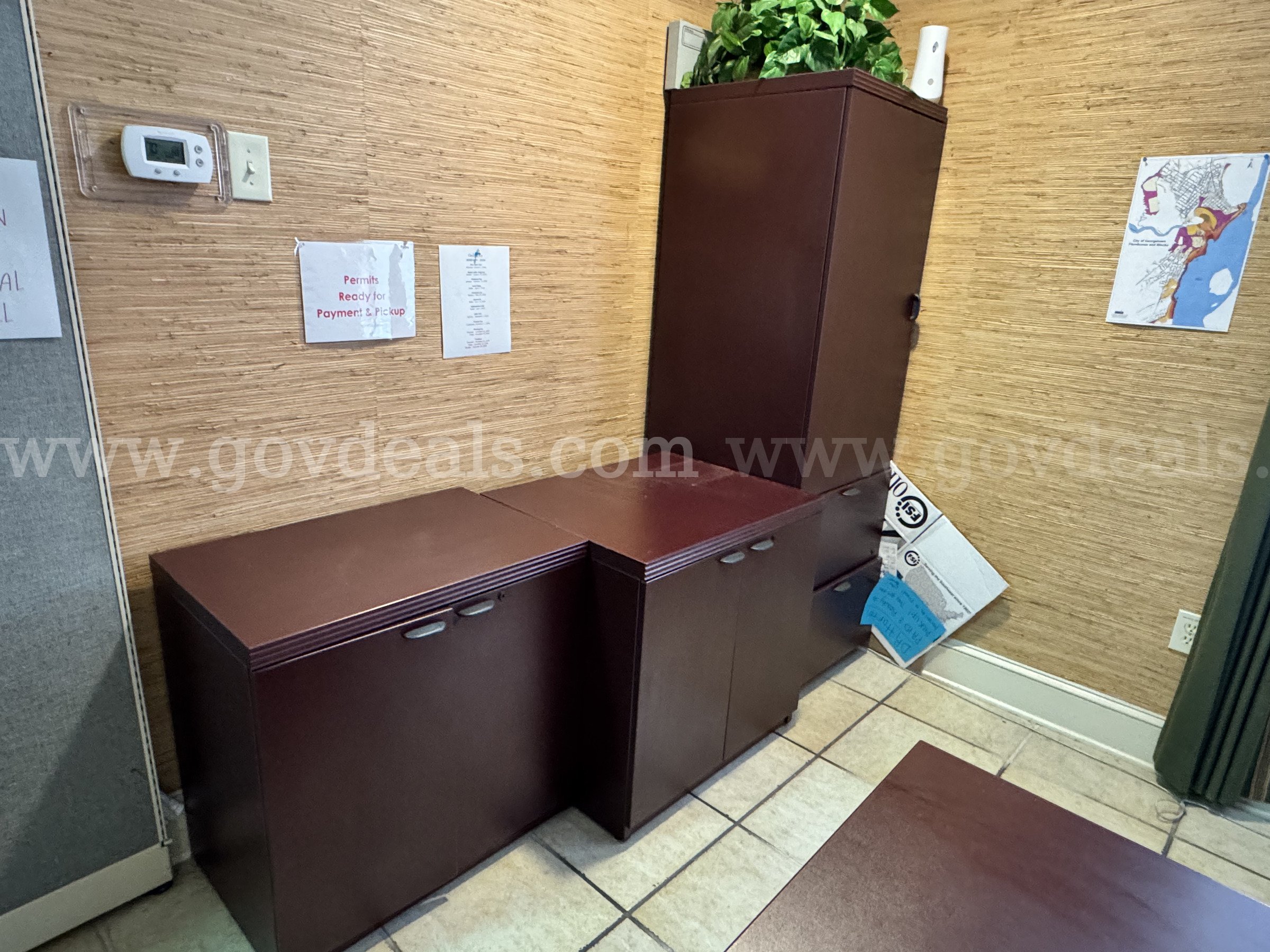 Used Office Furniture Room 3   Government Surplus Auction - Primary Photo