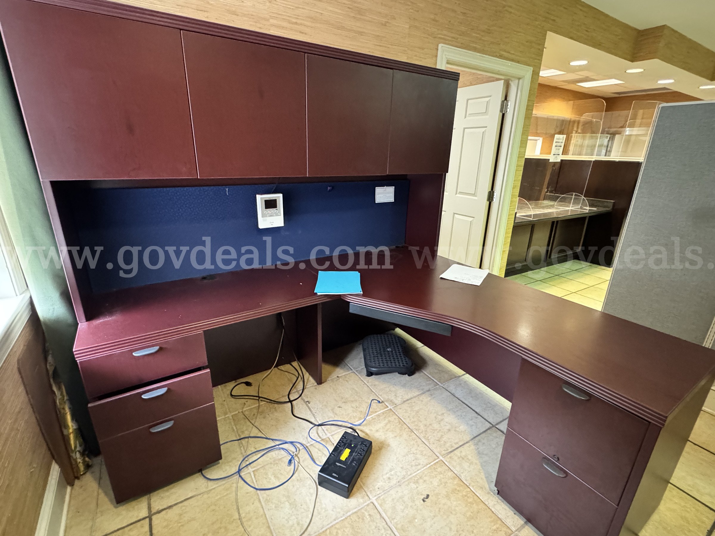 Used Office Furniture Room 3   Government Surplus Auction - Photo #2