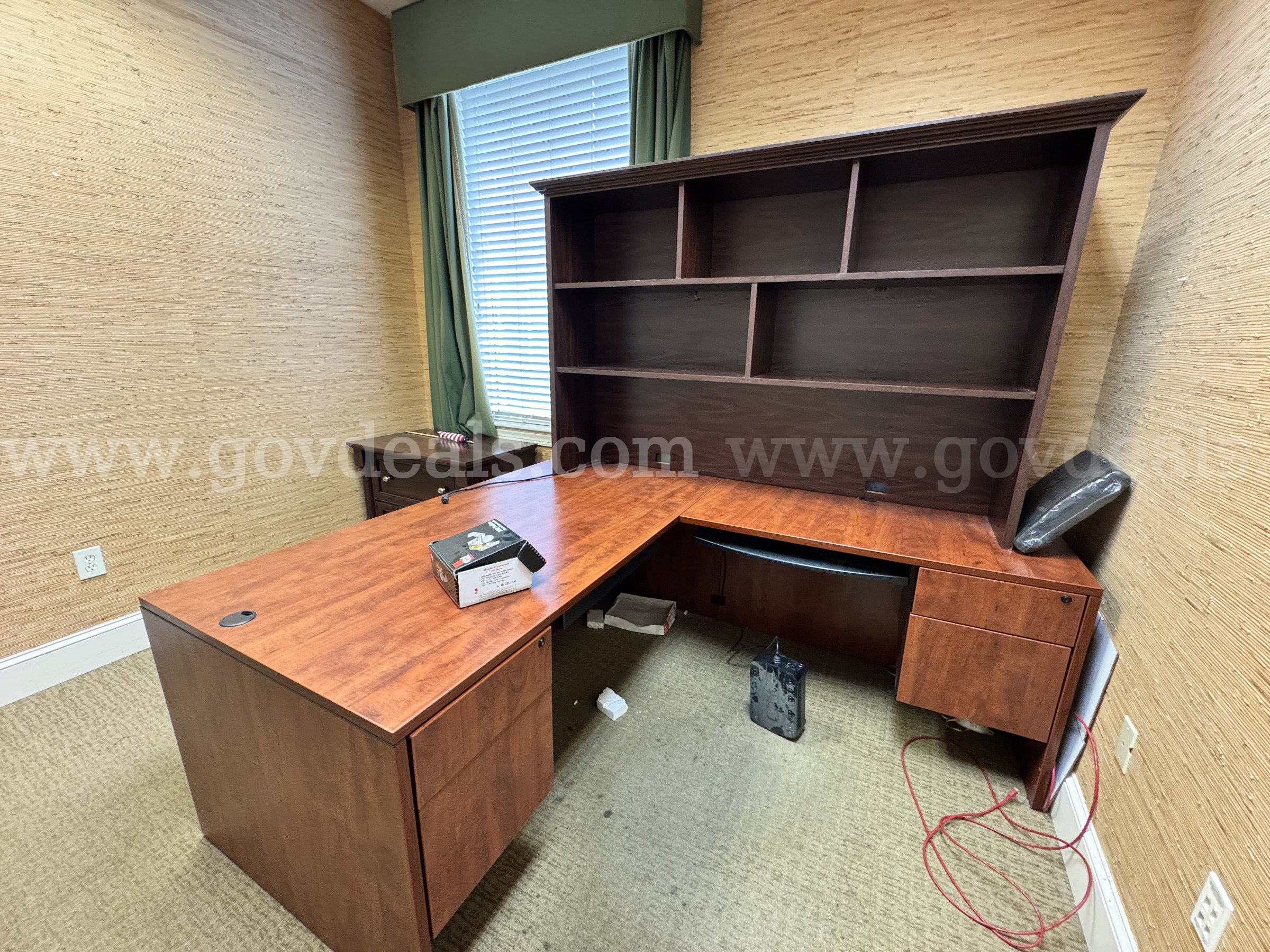 Used Office Furniture 2 Piece - Room 5   Government Surplus Auction - Photo #2