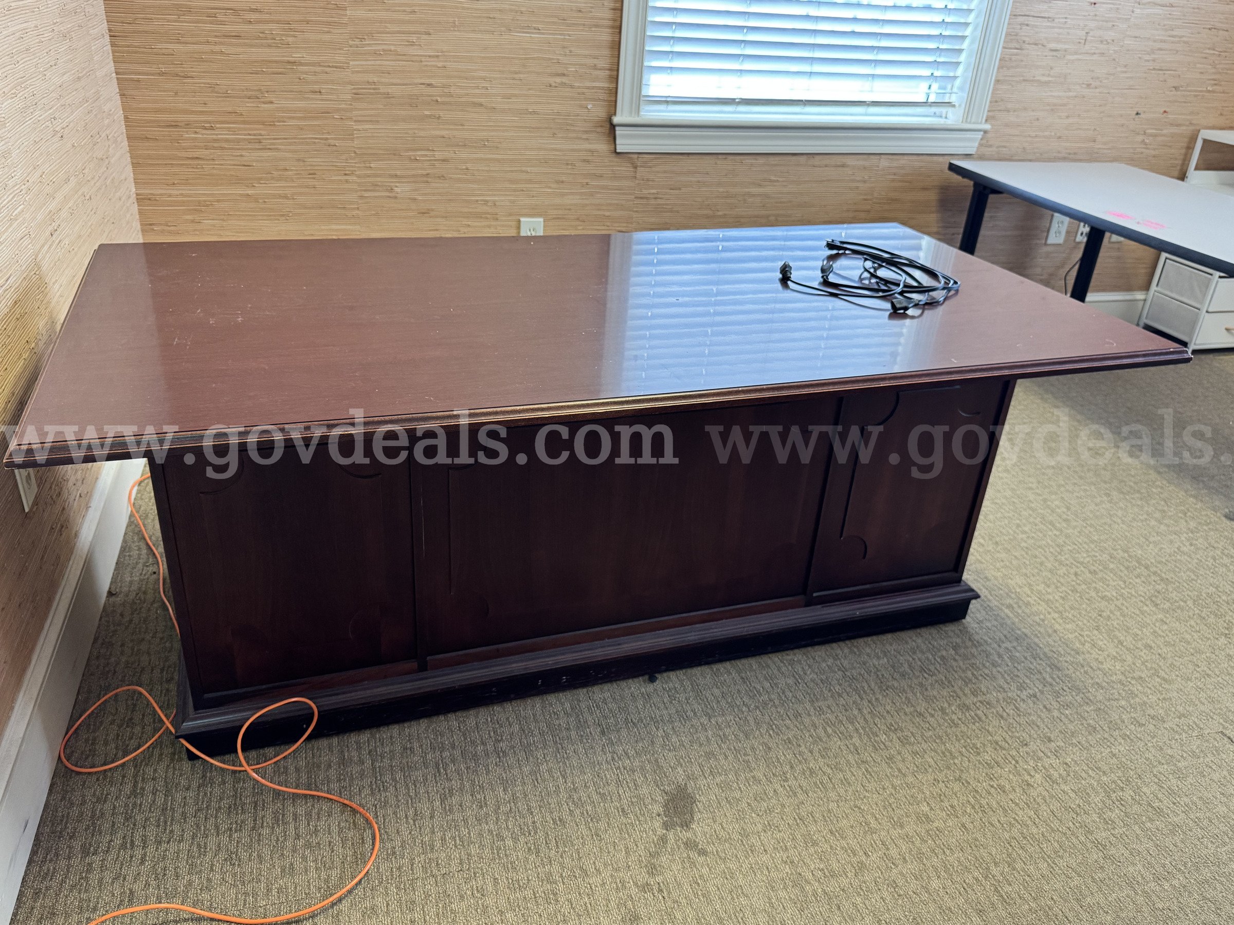 Used Office Furniture 2 Piece - Room 6