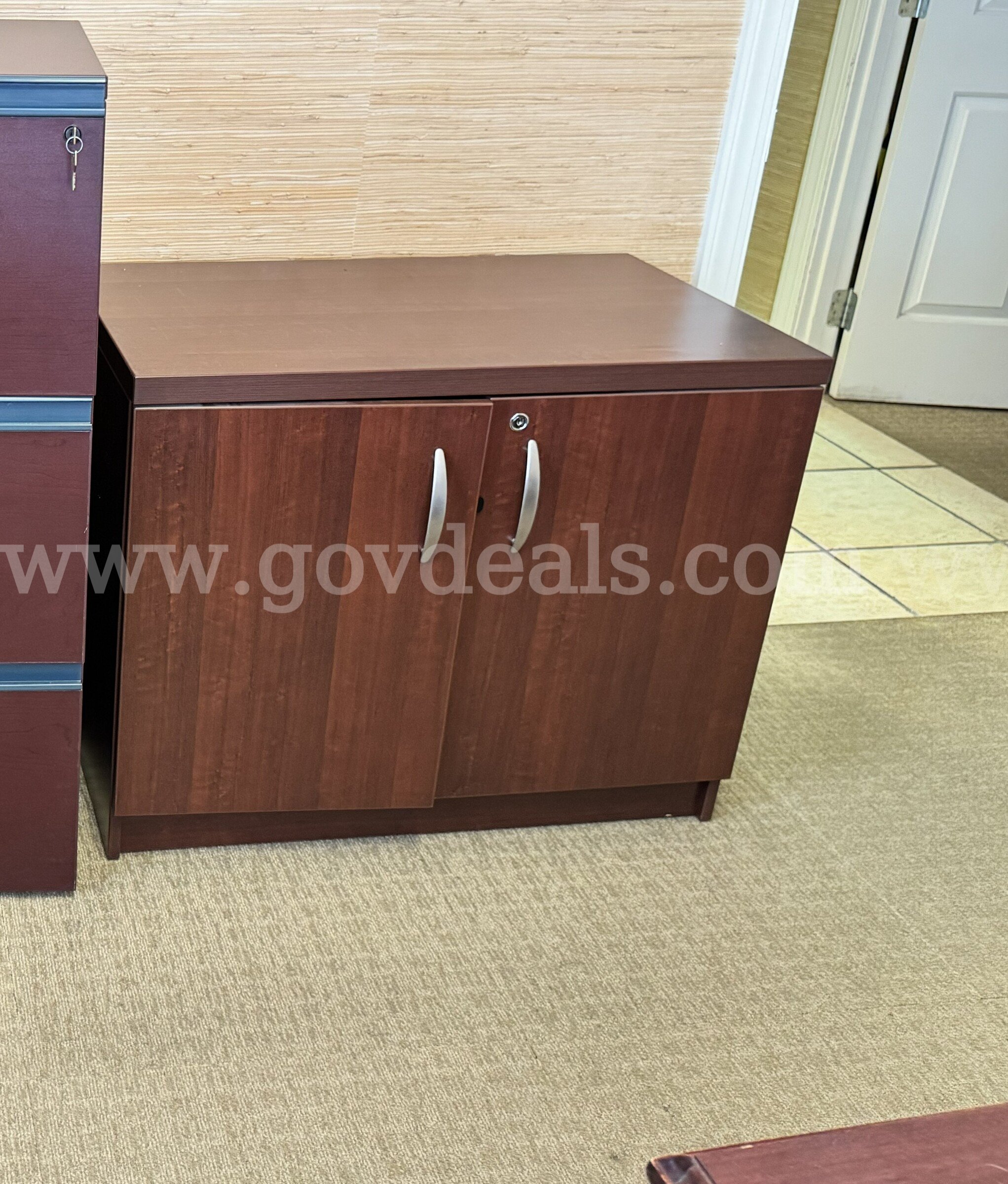 Used Office Furniture 2 Piece - Room 6   Government Surplus Auction - Photo #2
