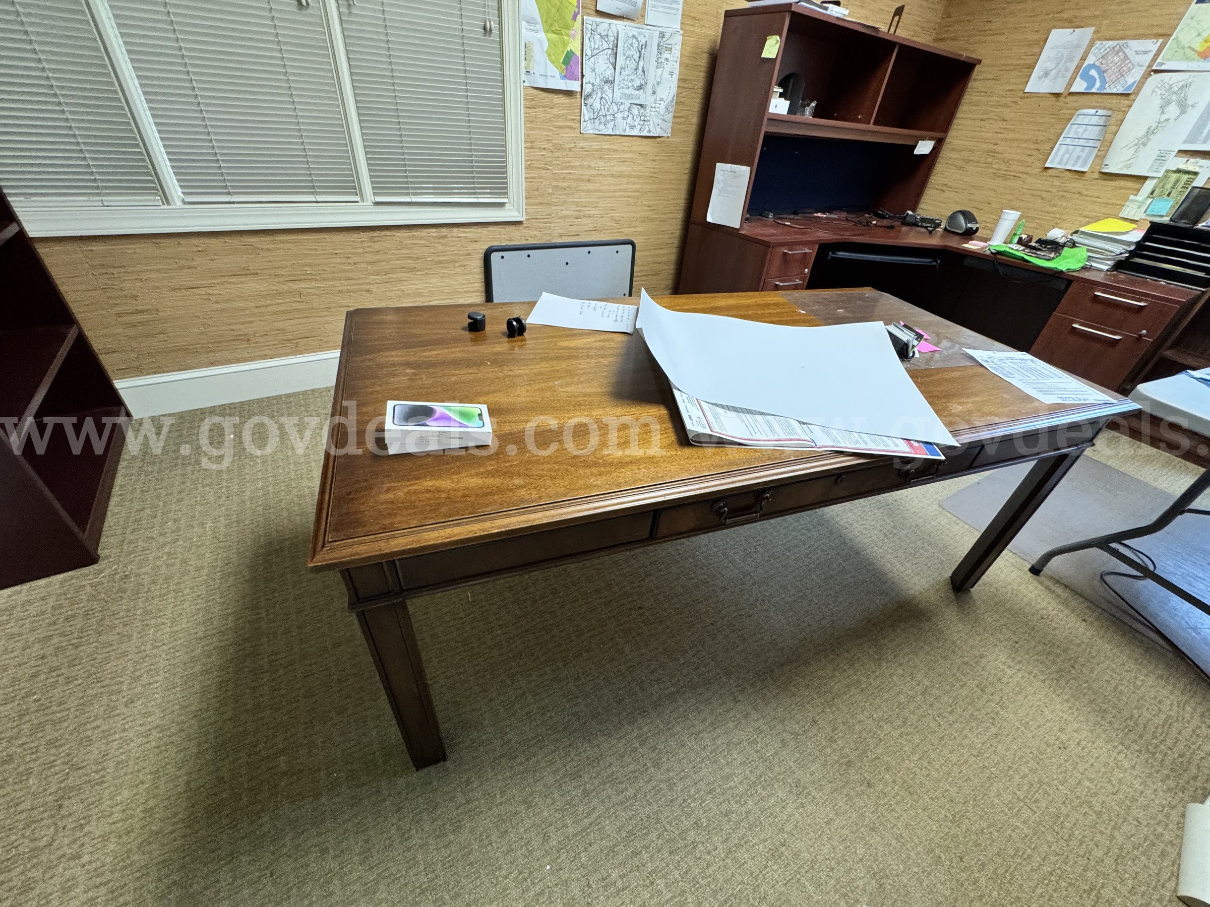 Used Office Furniture 3 Piece - Room 7   Government Surplus Auction - Primary Photo