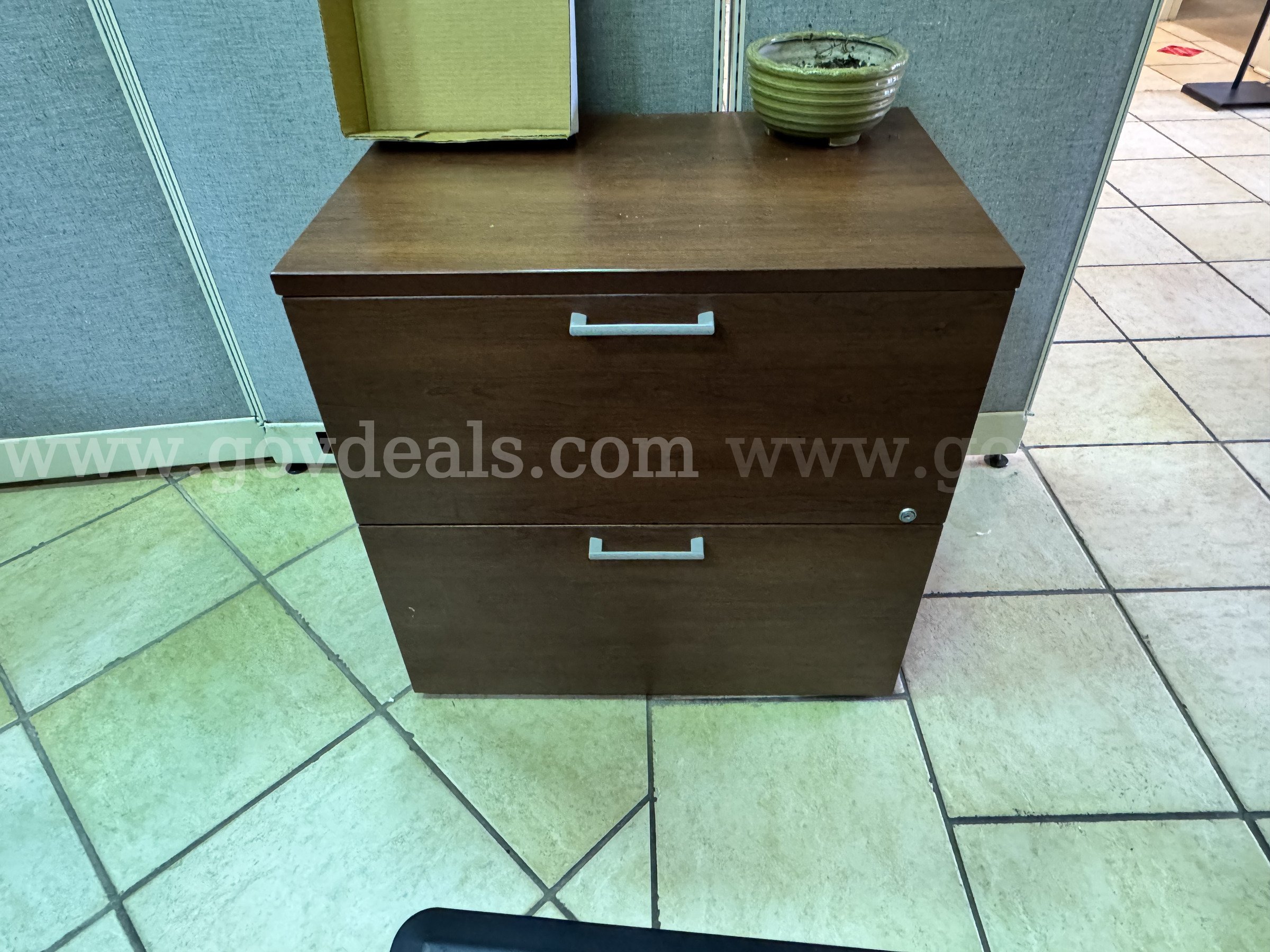 Lot of Used Office Cabinets and Drawers   Government Surplus Auction - Photo #2