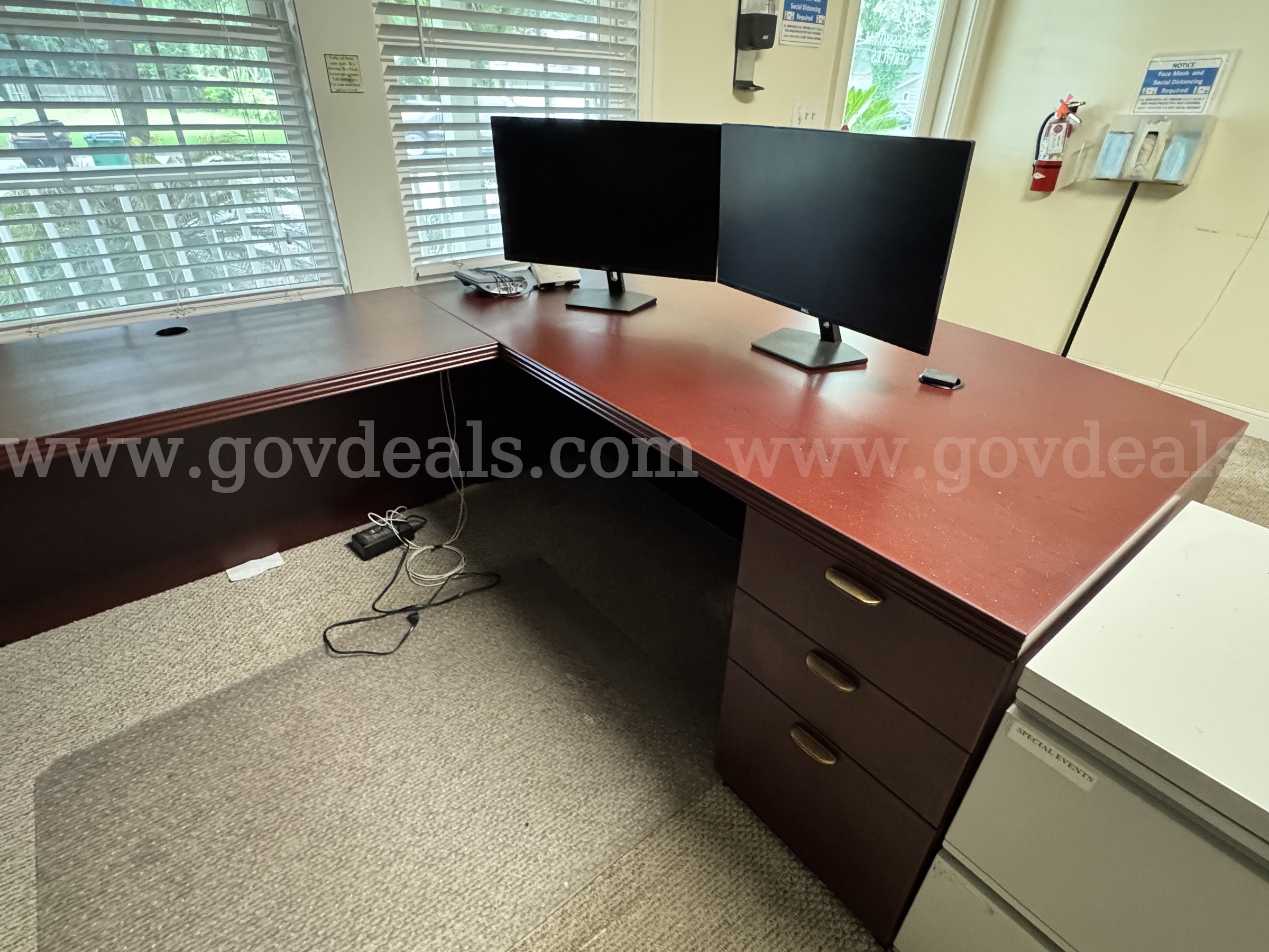 Used Office Drawers and Desk   Government Surplus Auction - Photo #4