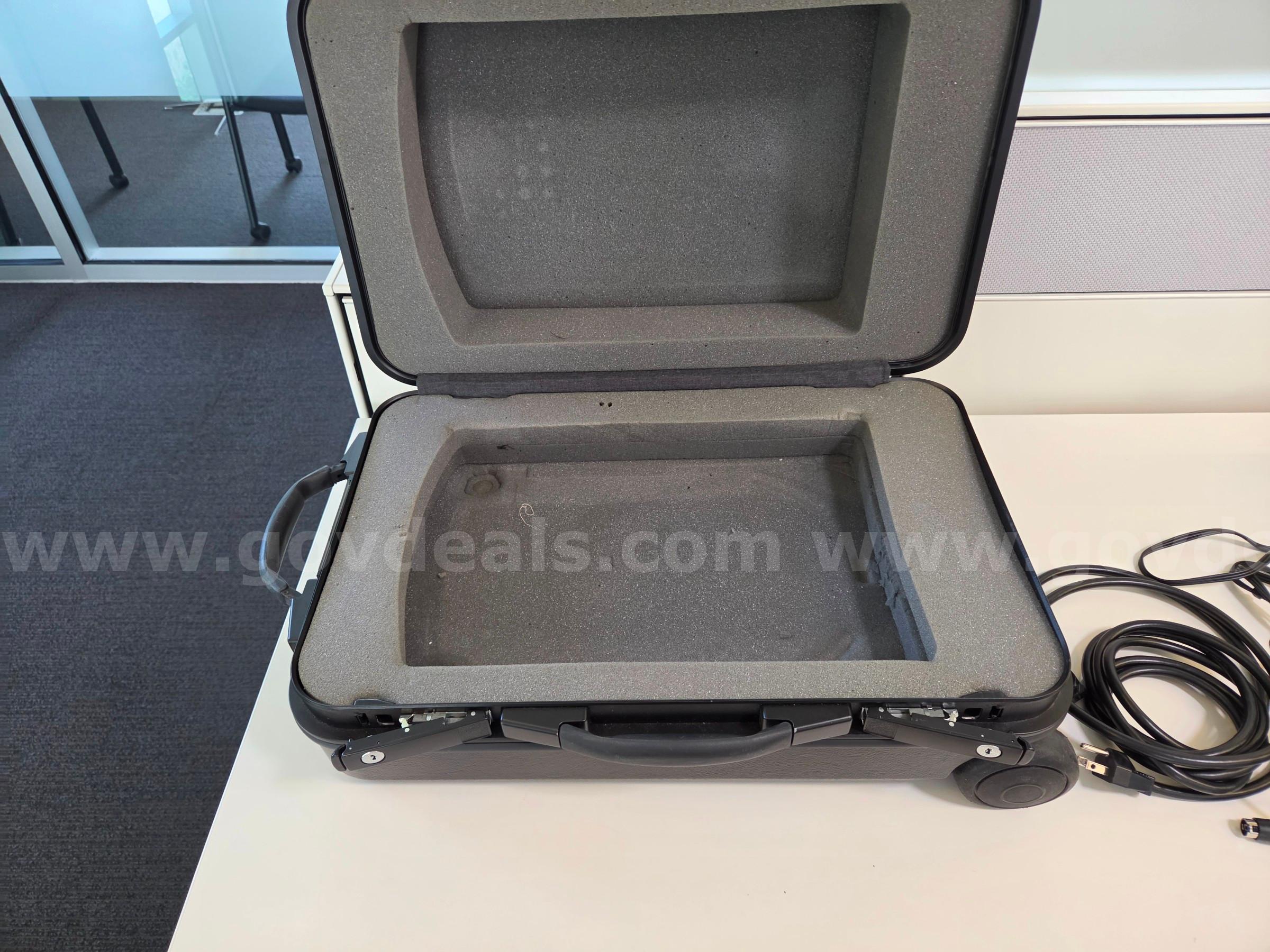 Portable Tripod Projection Screen & Sanyo PLC-5600N MultiMedia ProX-II Projector Da-Lite & Sanyo 5600N Government Surplus Auction - Photo #4