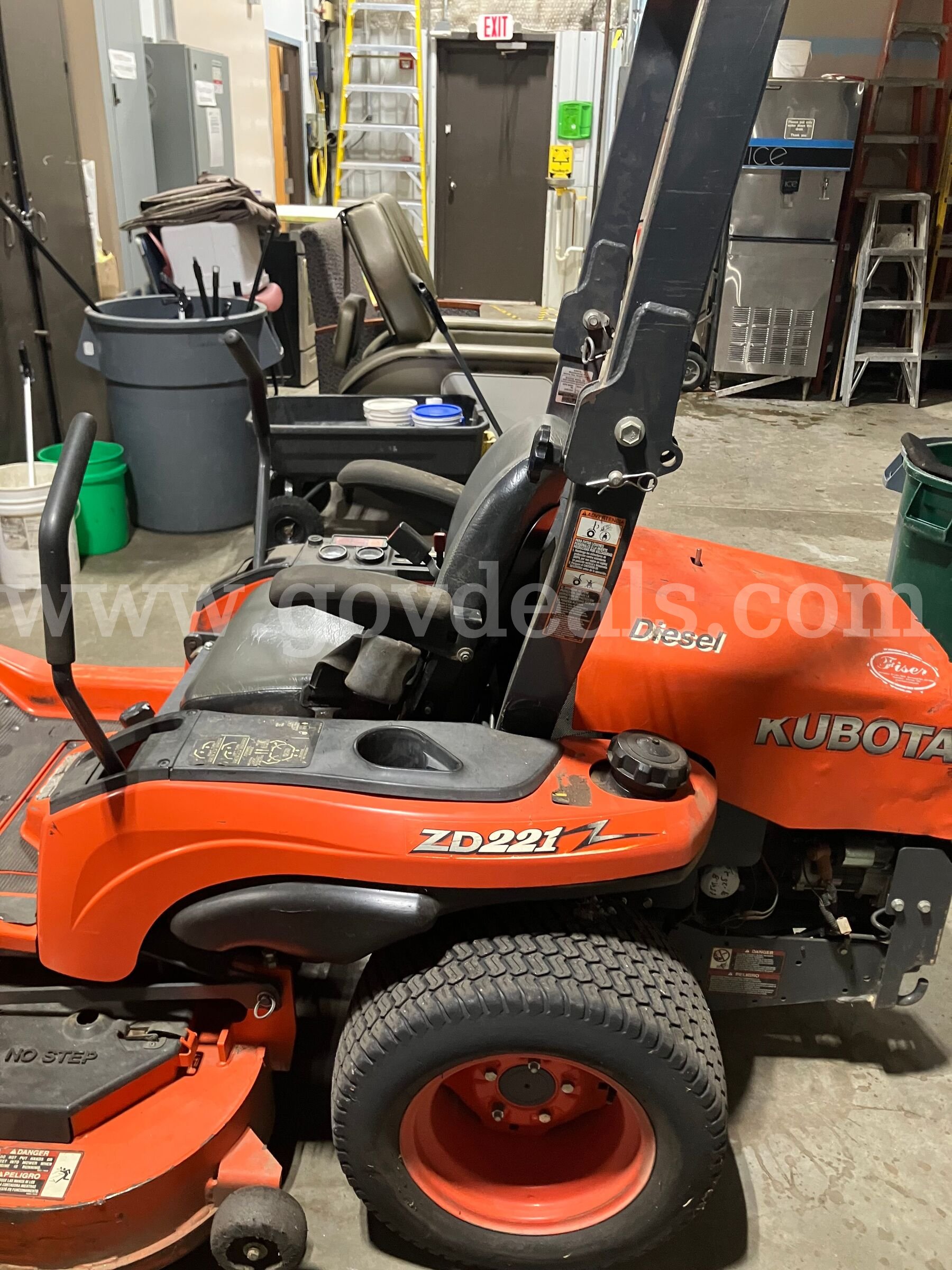 2014 Kubota ZD221-54 Zero Turn Diesel Mower Kubota ZD221 Government Surplus Auction - Photo #2