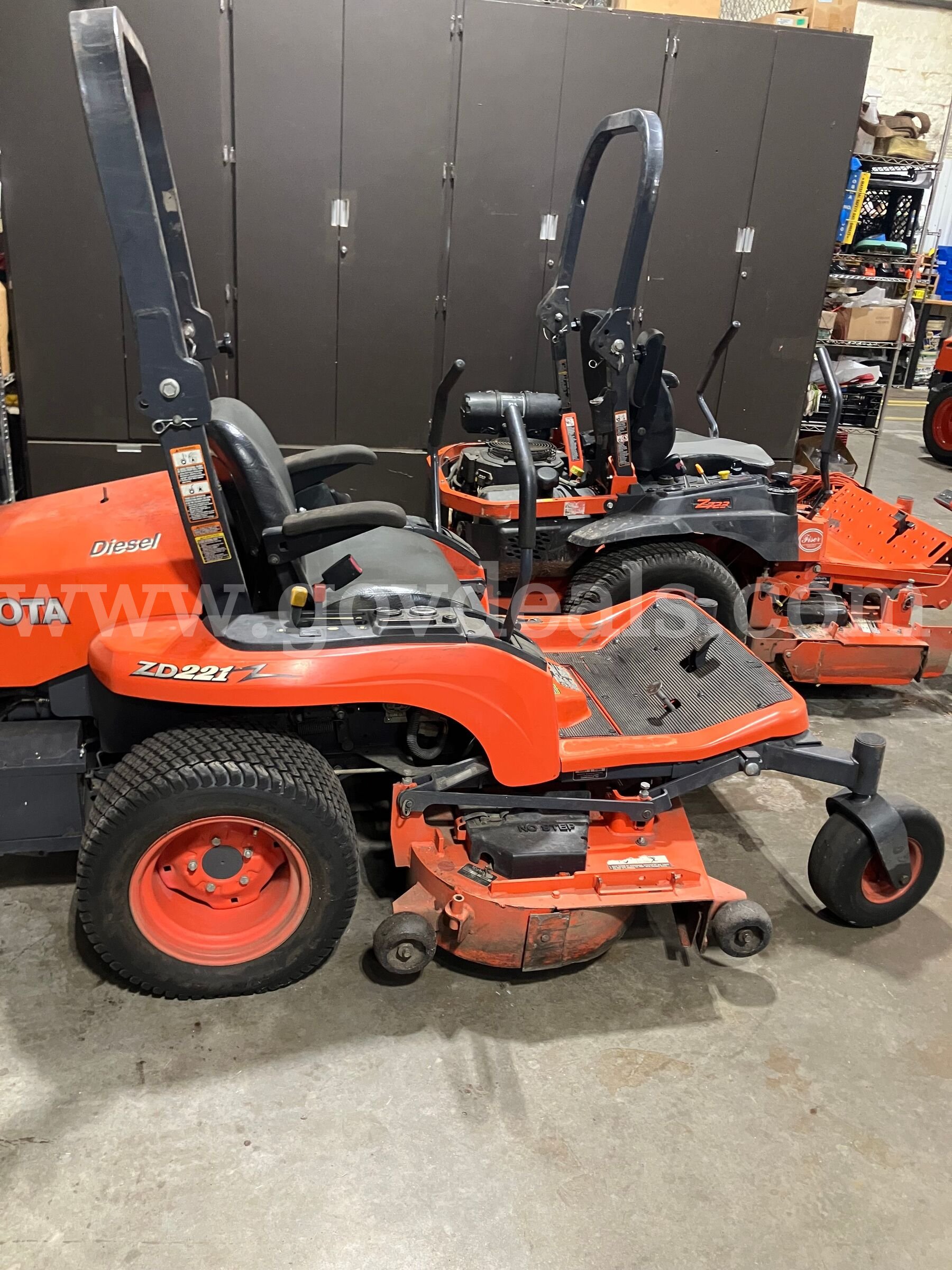 2014 Kubota ZD221-54 Zero Turn Diesel Mower Kubota ZD221 Government Surplus Auction - Photo #3