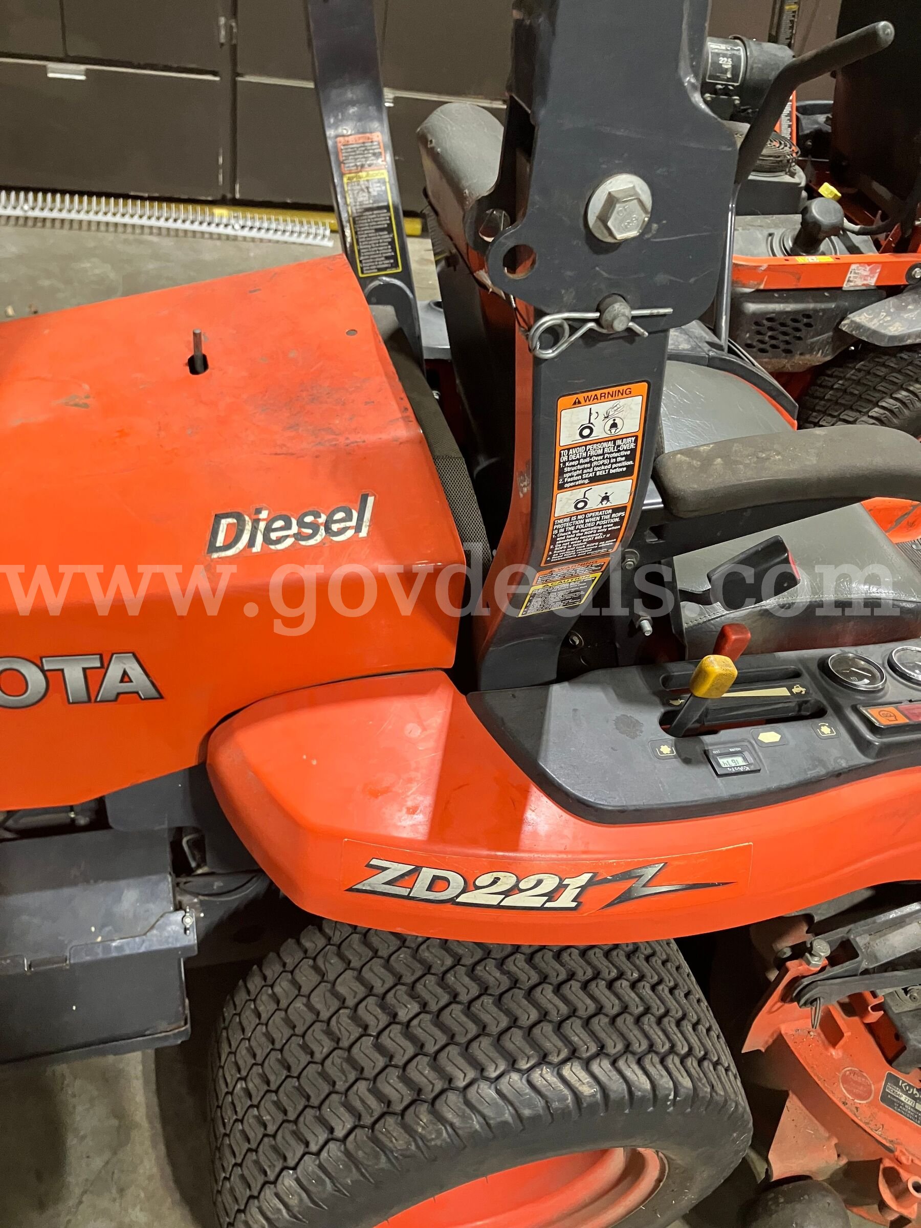 2014 Kubota ZD221-54 Zero Turn Diesel Mower Kubota ZD221 Government Surplus Auction - Photo #4