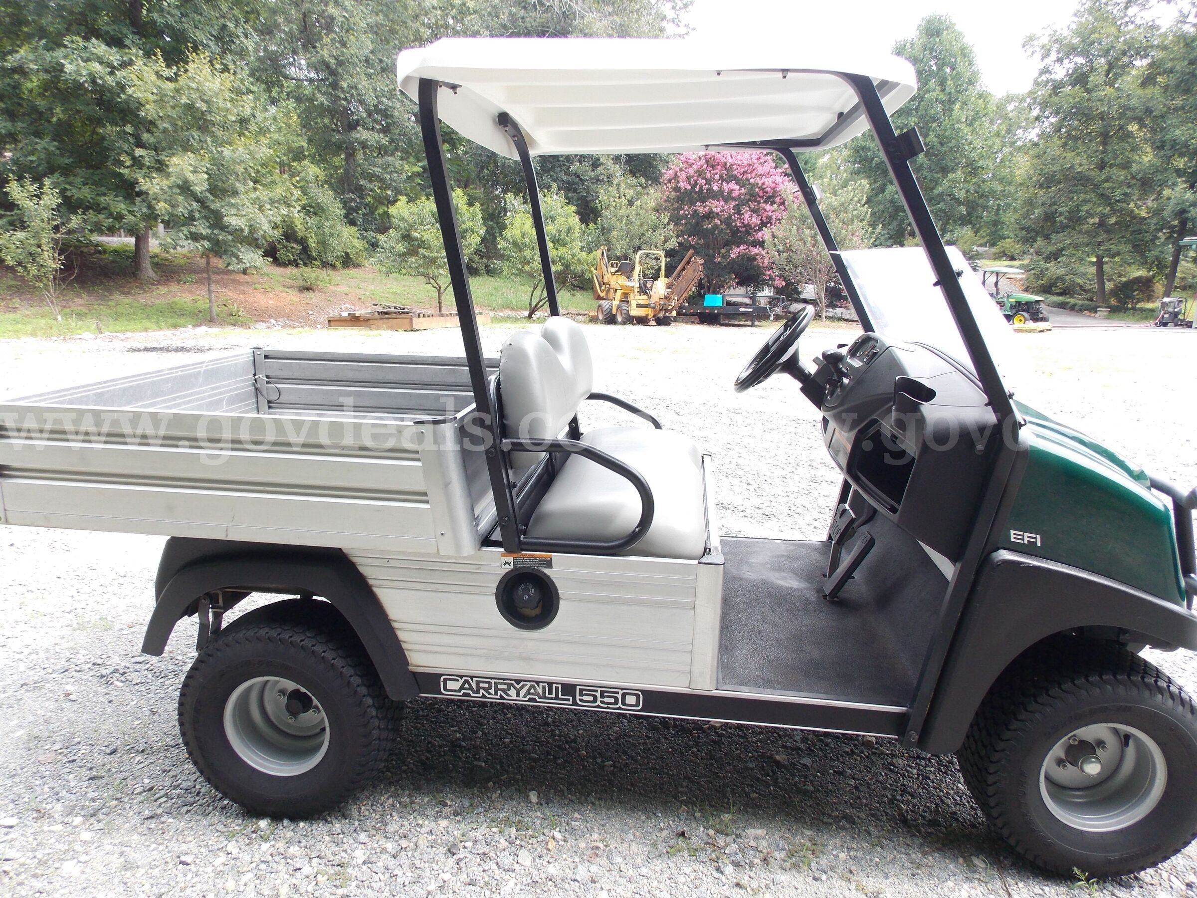 2021 CLUB CAR CARRYALL 550 GAS ELECTRIC DUMP CLUB CAR 550 Government Surplus Auction - Photo #4