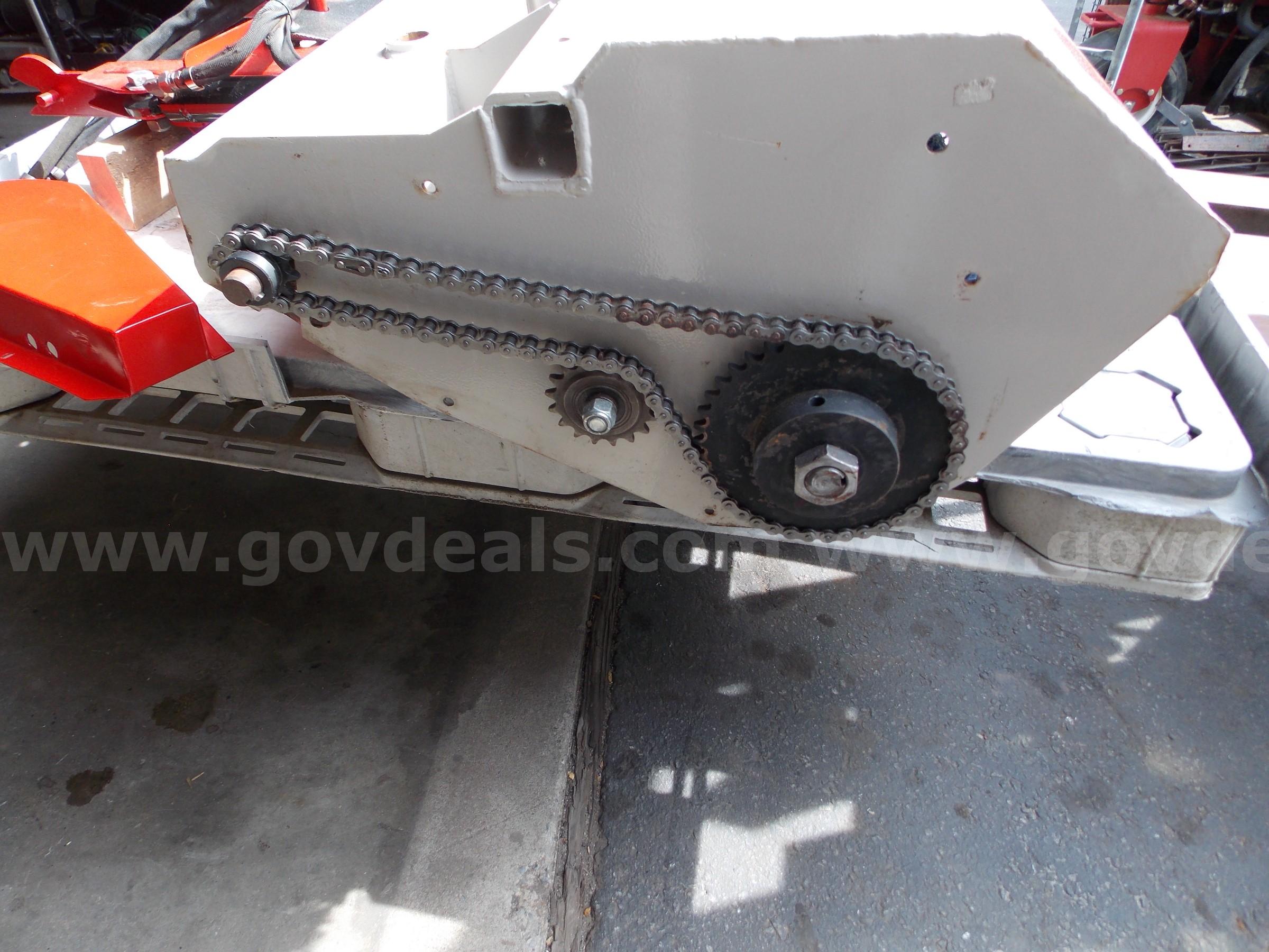 VENTRAC LB540 POWER ANGLE BROOM ATTACHMENT for 3400 Series Tractors  LB540 Government Surplus Auction - Photo #4