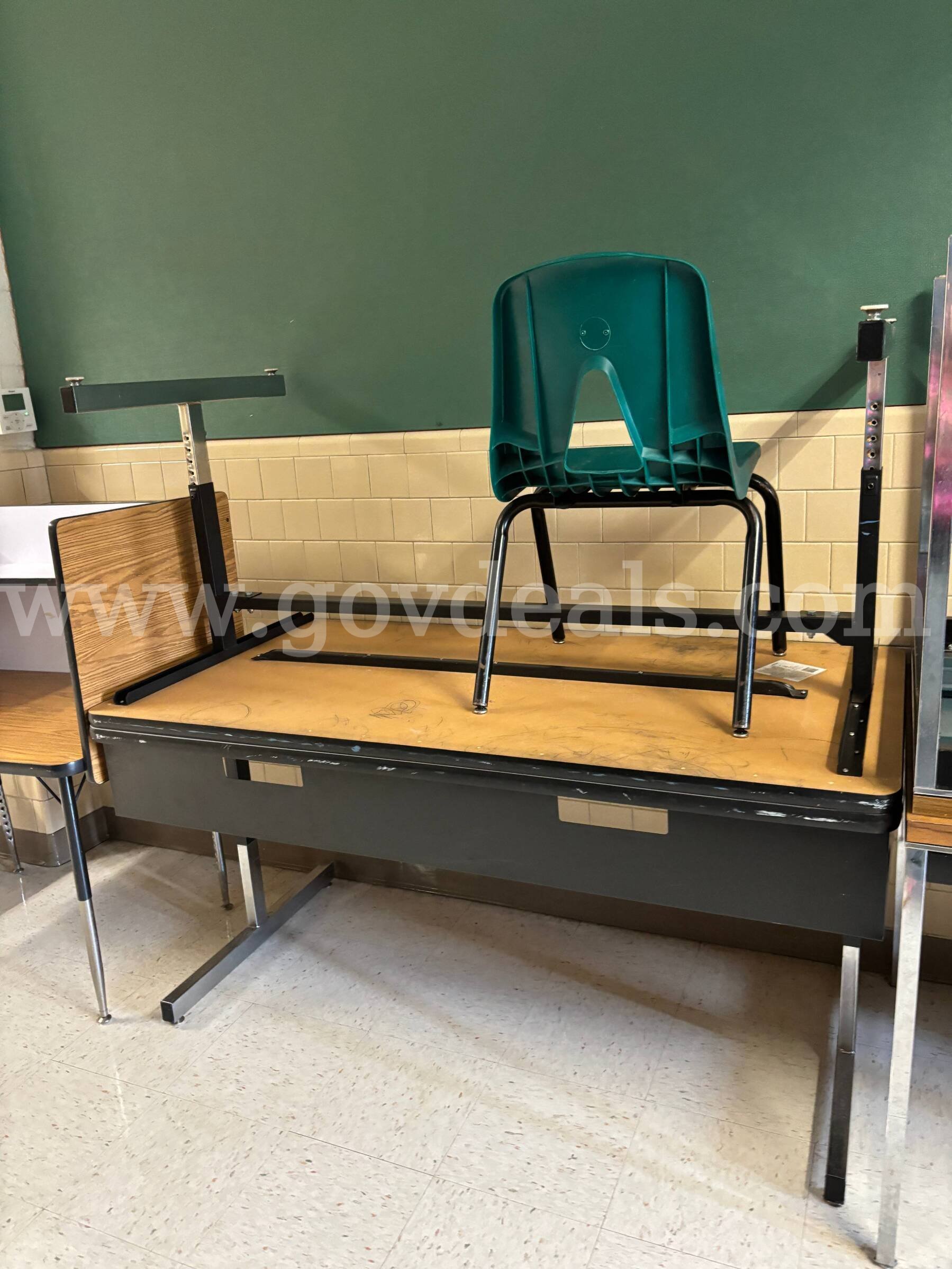 8 Training Tables + 1 Student Desk   Government Surplus Auction - Photo #3