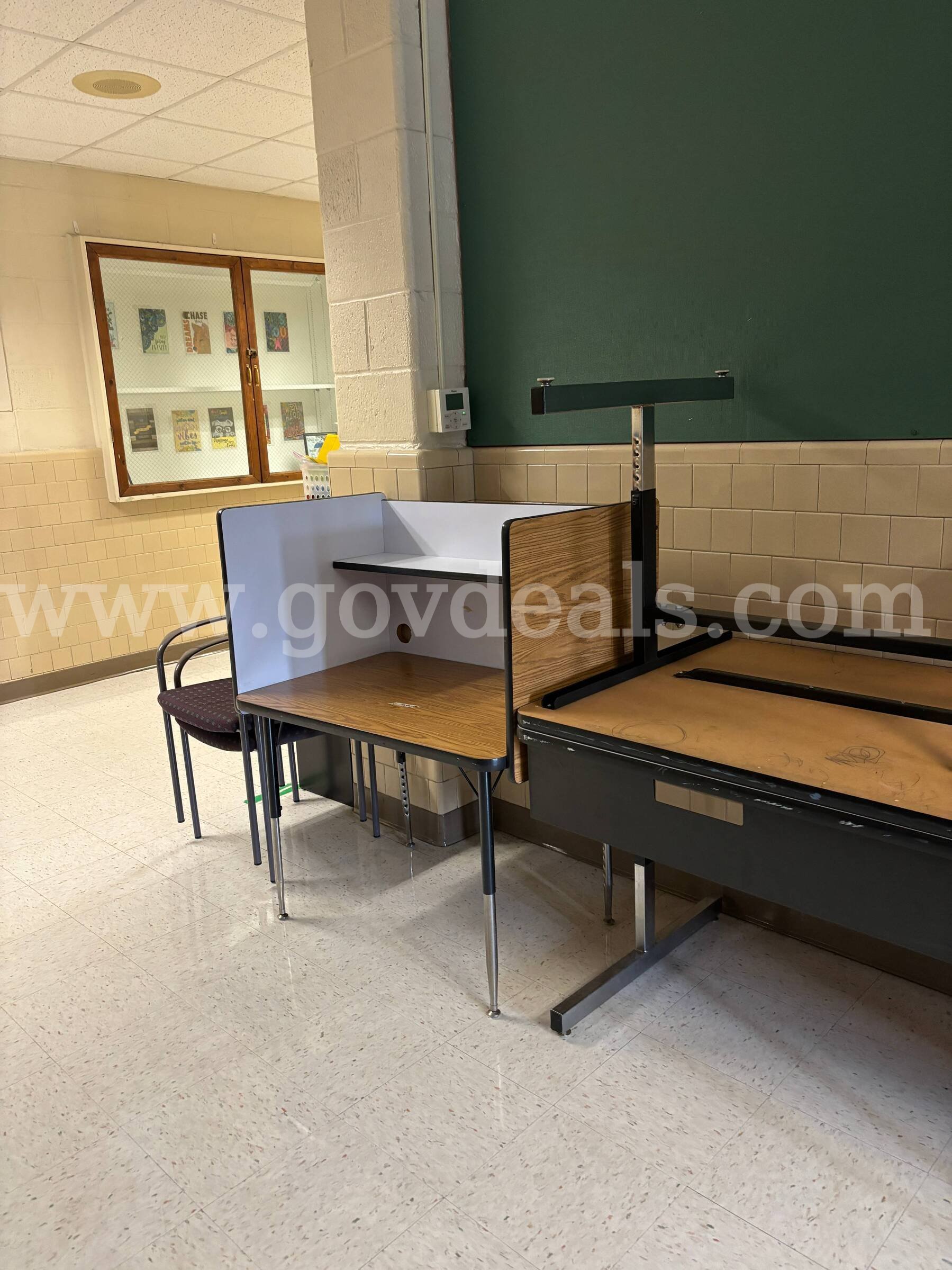 8 Training Tables + 1 Student Desk   Government Surplus Auction - Photo #4