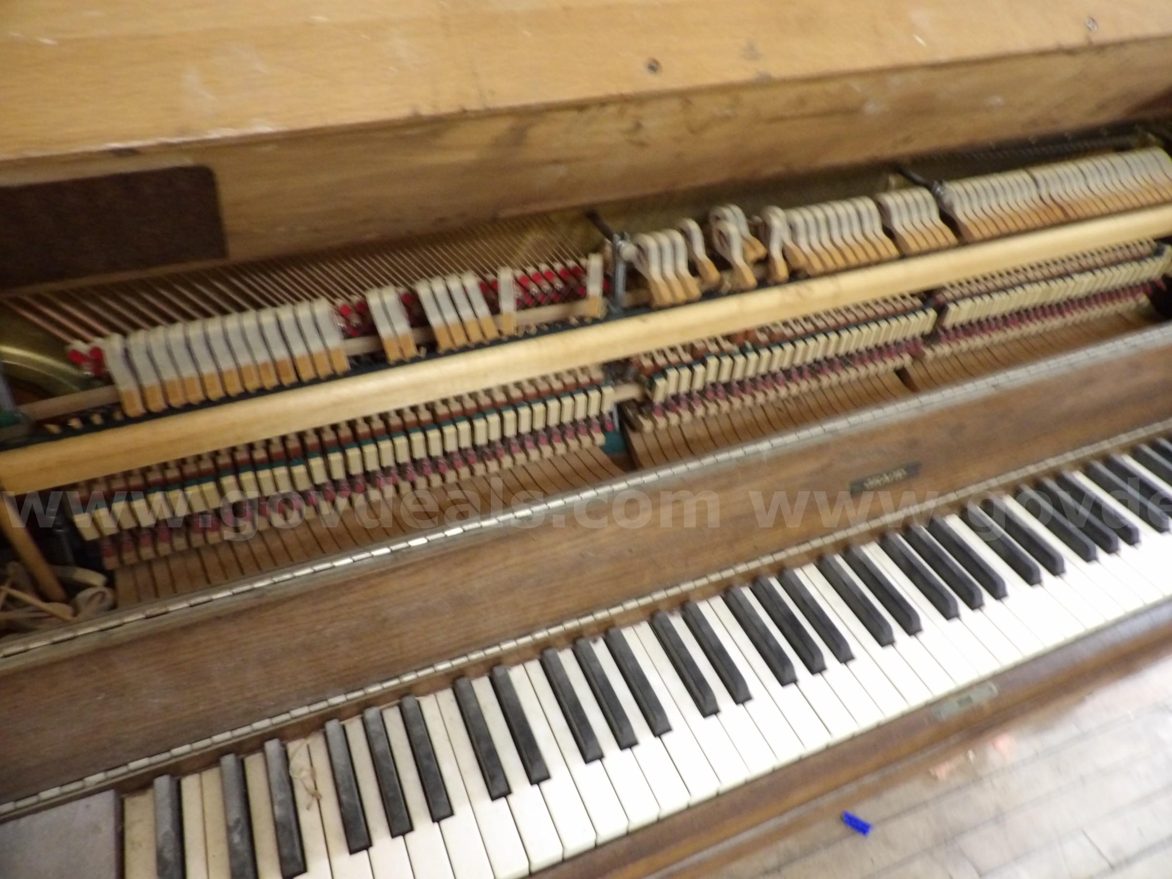 Grand Piano   Government Surplus Auction - Photo #3