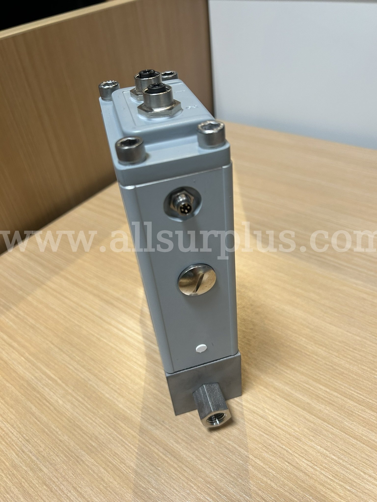 Brooks Digital Gas MFC for Oxygen at 20 SLPM MFC Model: SLAMF5071GAB1A2A1   Government Surplus Auction - Photo #3