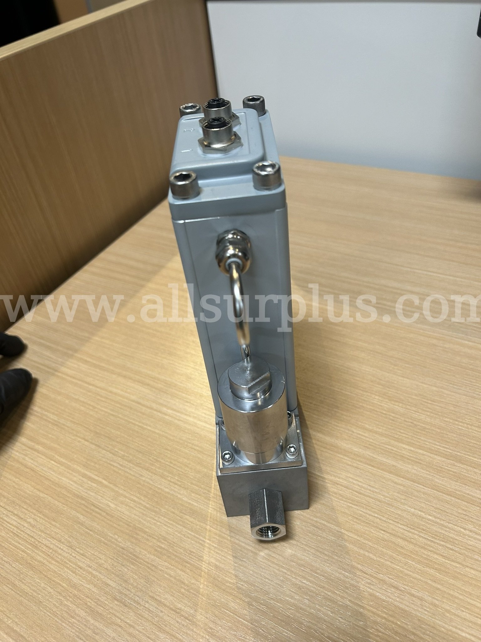 Brooks Digital Gas MFC for Oxygen at 20 SLPM MFC Model: SLAMF5071GAB1A2A1   Government Surplus Auction - Photo #5