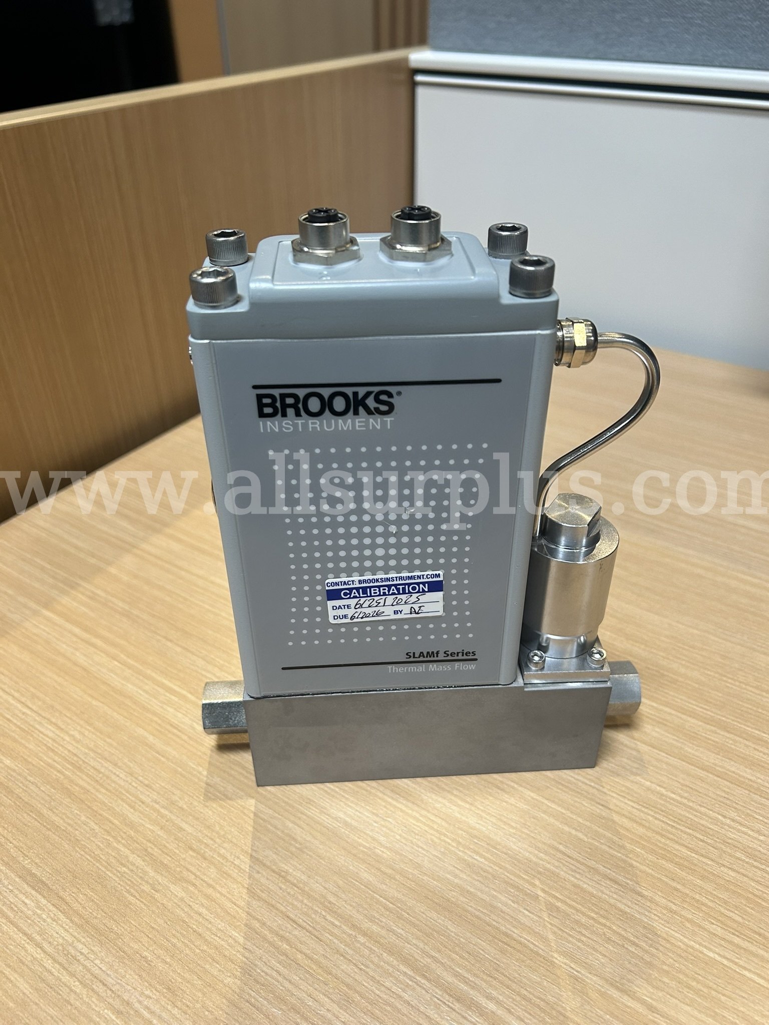 Brooks Digital Gas MFC for CO2 at 10 SLPM MFC Model: SLAMF5071GAB1A2A1   Government Surplus Auction - Photo #2