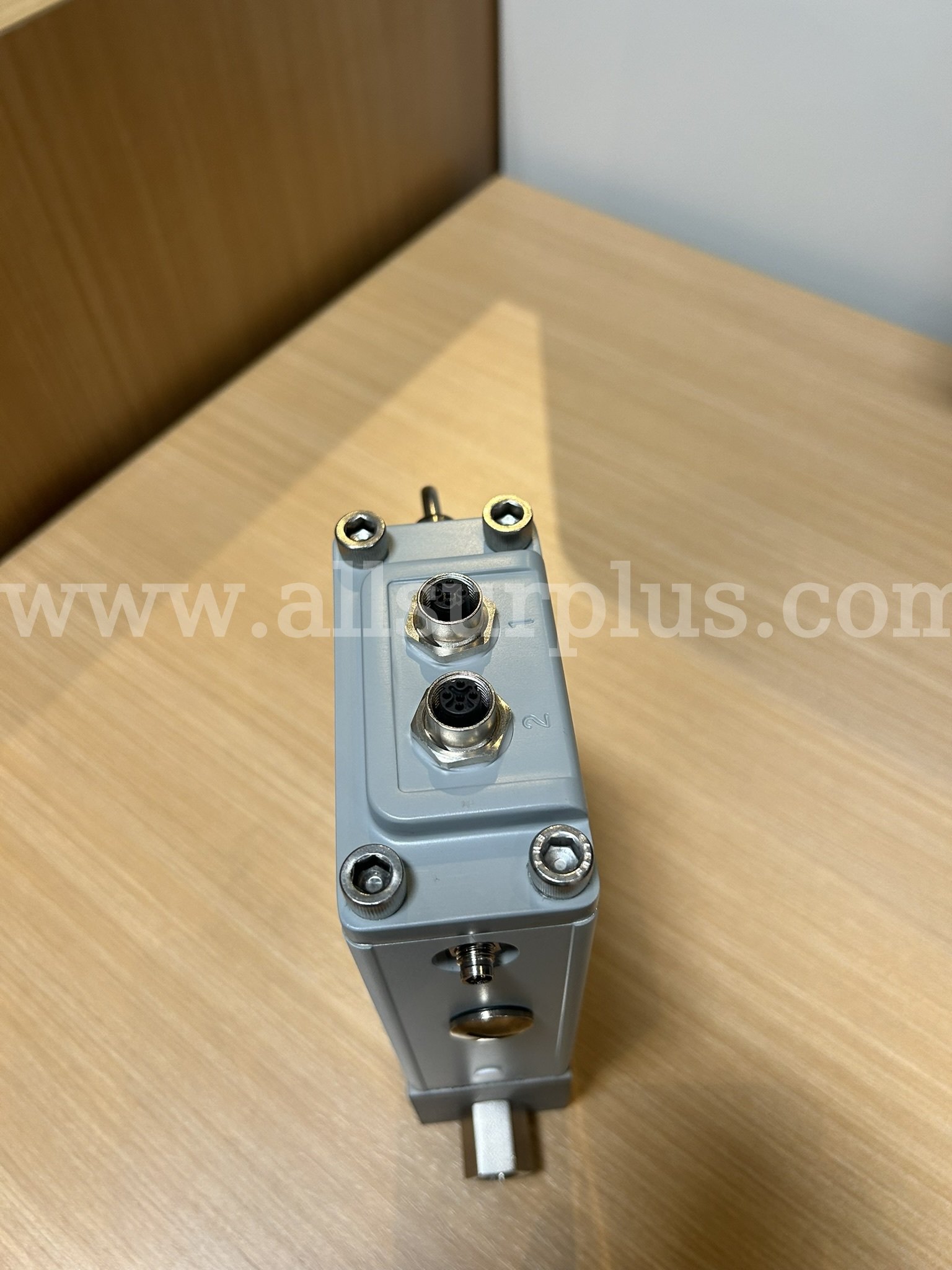 Brooks Digital Gas MFC for CO2 at 10 SLPM MFC Model: SLAMF5071GAB1A2A1   Government Surplus Auction - Photo #5