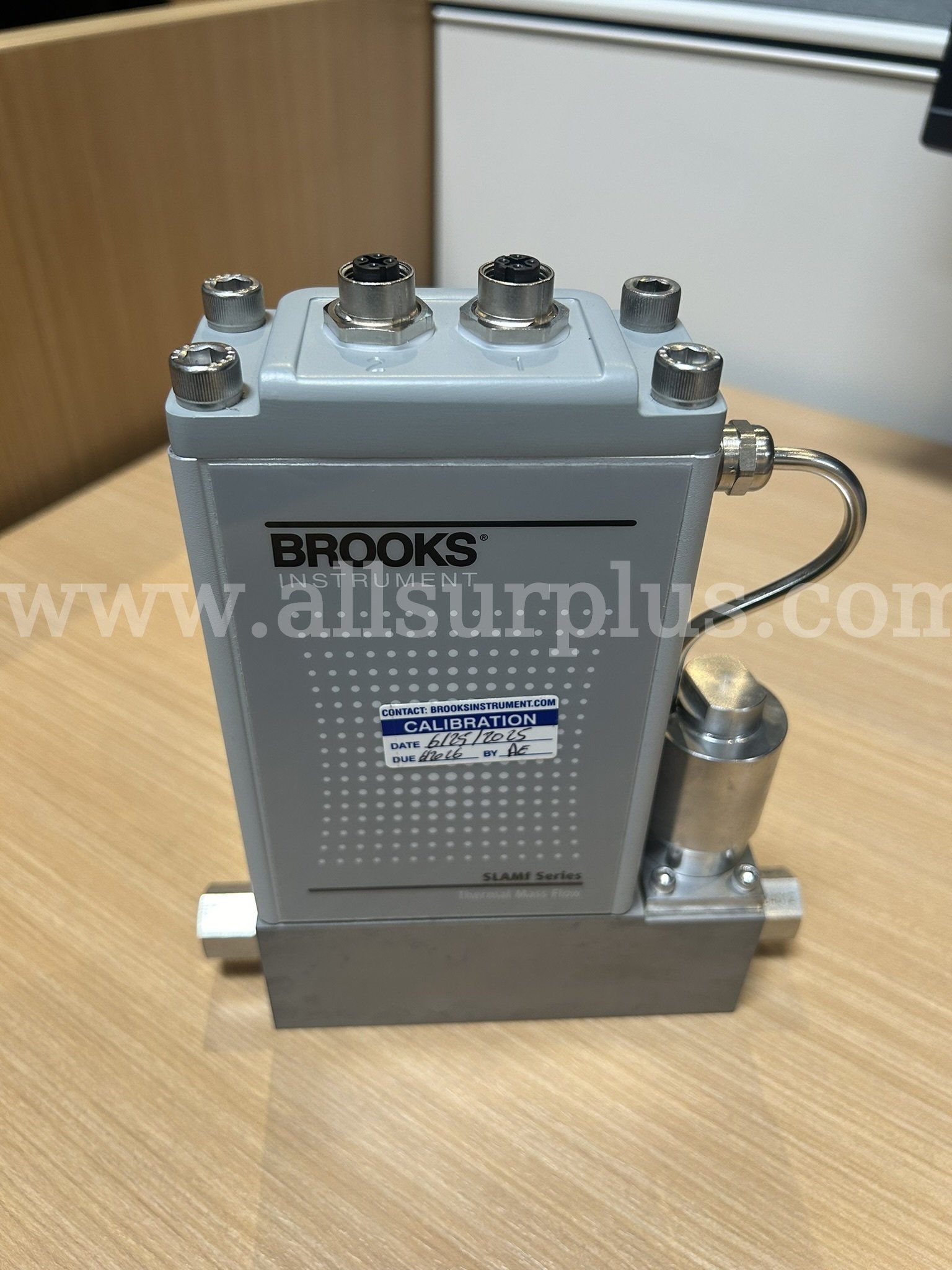 Brooks Digital Gas MFC for Nitrogen at 10 SLPM MFC Model: SLAMF5071GAB1A2A1   Government Surplus Auction - Photo #2