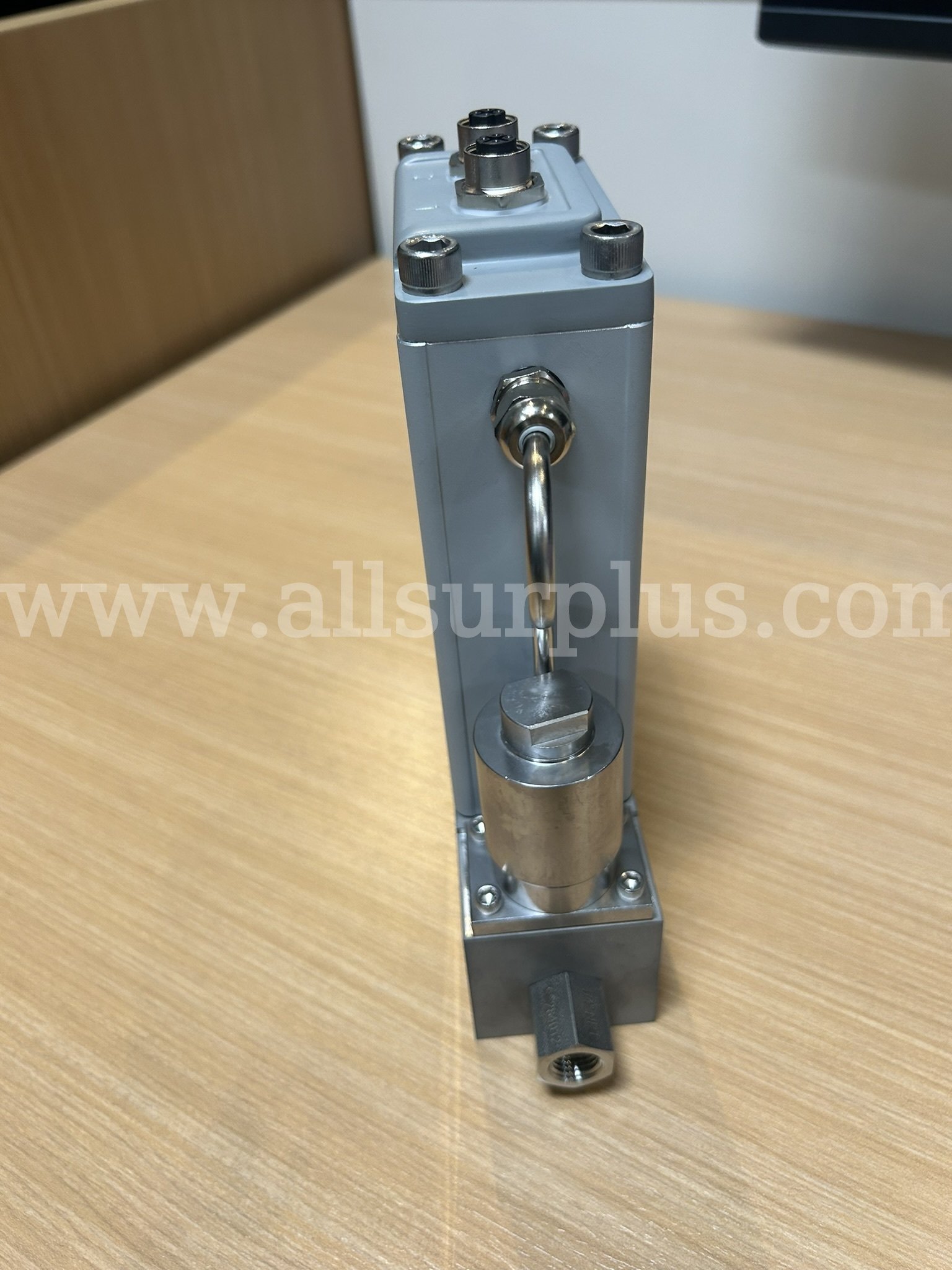 Brooks Digital Gas MFC for Nitrogen at 10 SLPM MFC Model: SLAMF5071GAB1A2A1   Government Surplus Auction - Photo #3