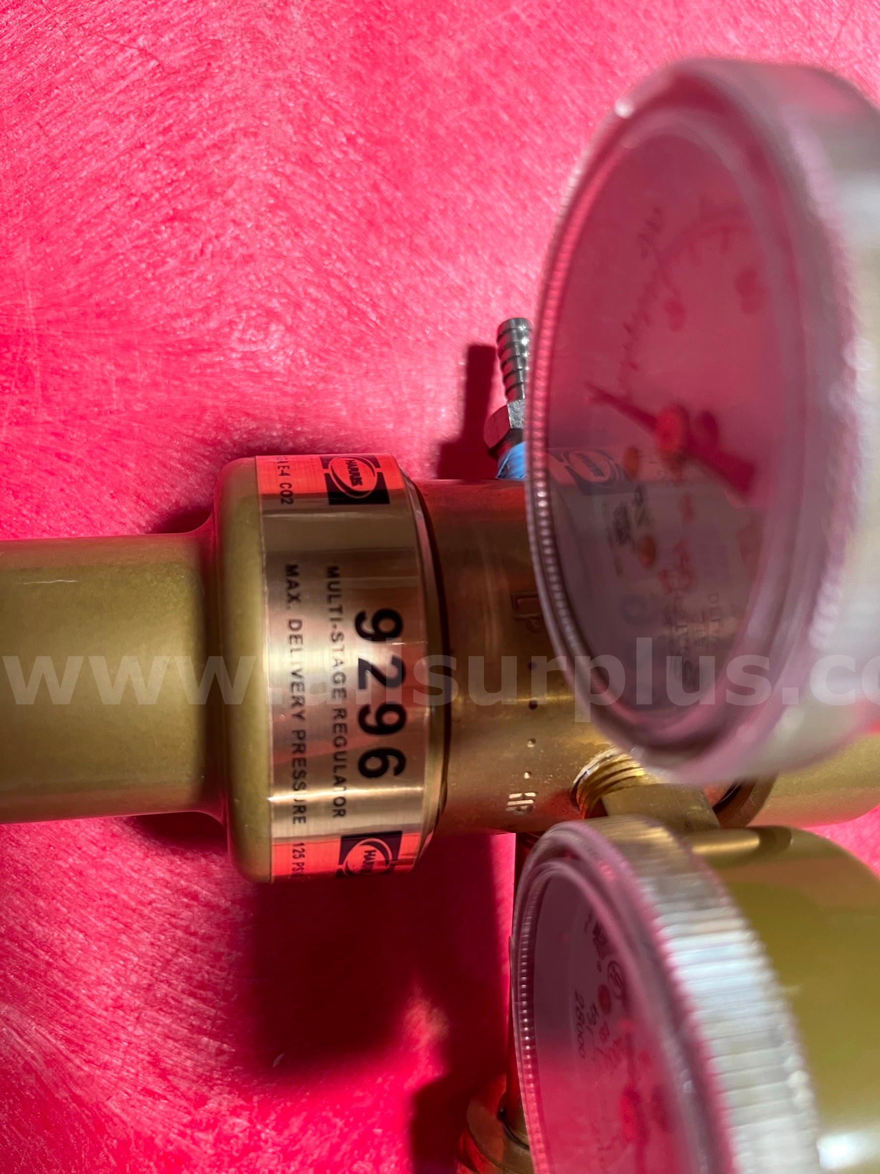 Brass Analytical Gas Regulator, CGA-590 Airgas 590 Government Surplus Auction - Photo #2