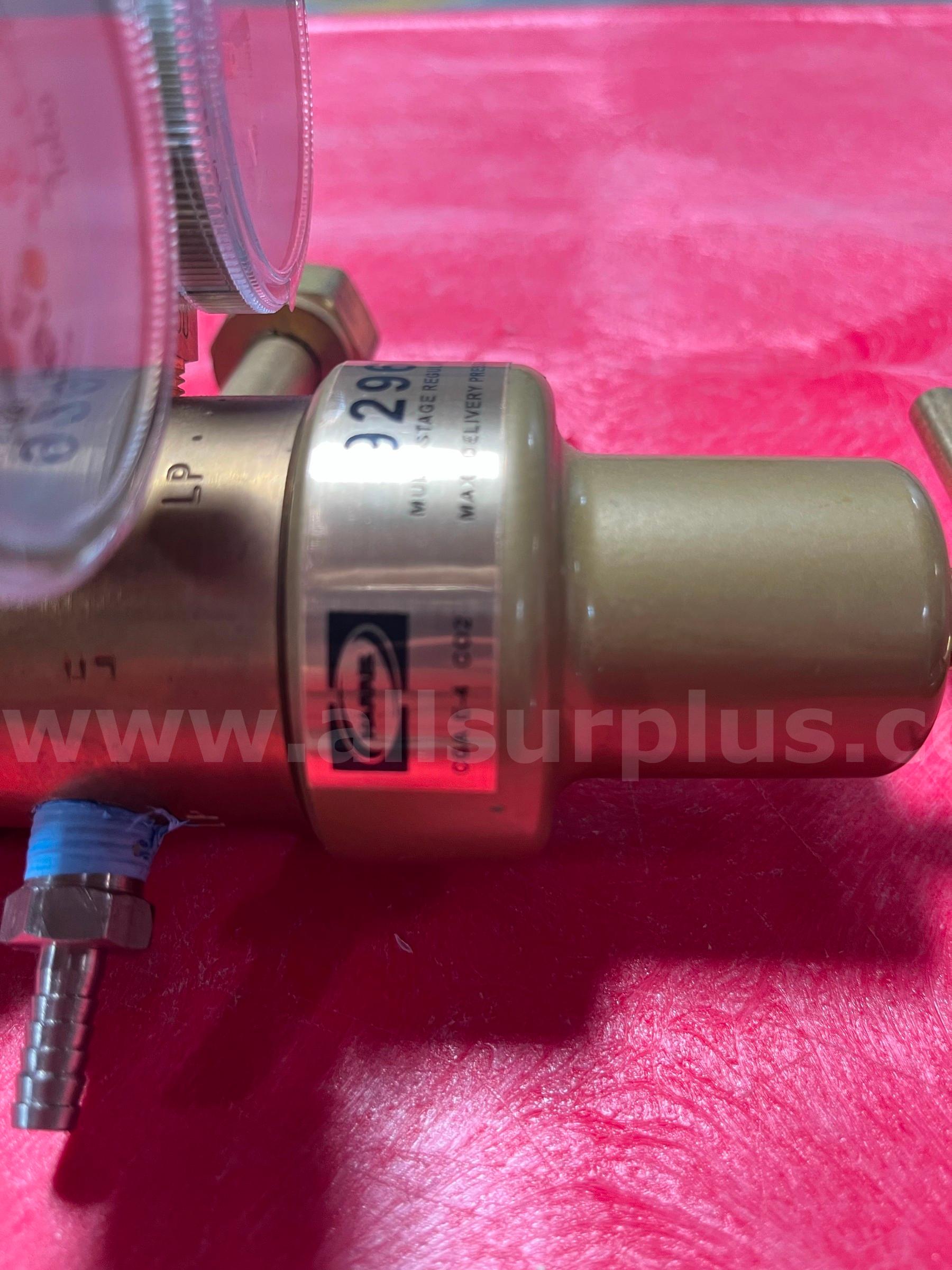 Brass Analytical Gas Regulator, CGA-590 Airgas 590 Government Surplus Auction - Photo #3
