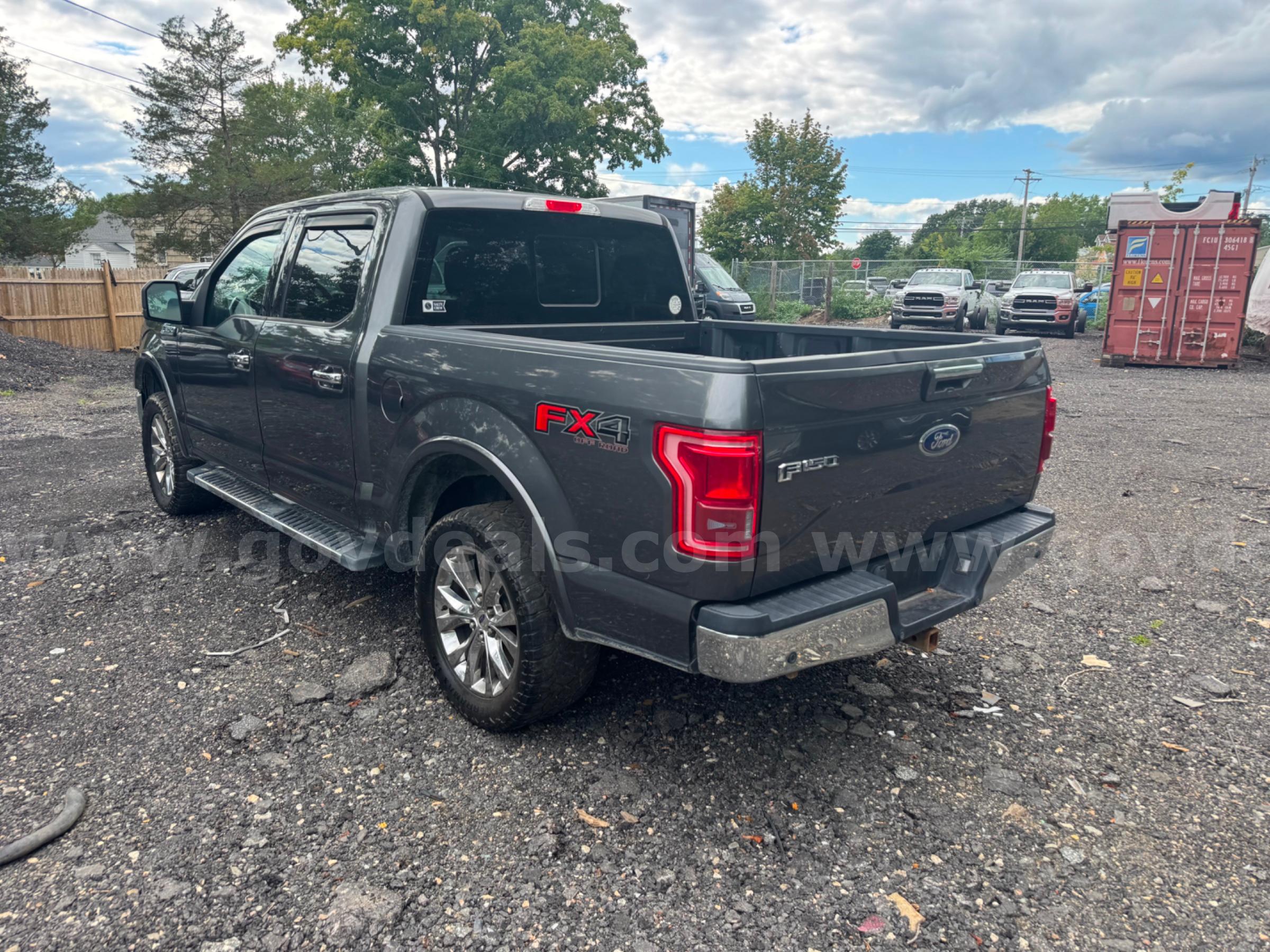 2017 Ford F-150 Lariat SuperCrew 5.5-ft. Bed 4WD Ford F-150 Government Surplus Auction - Photo #3