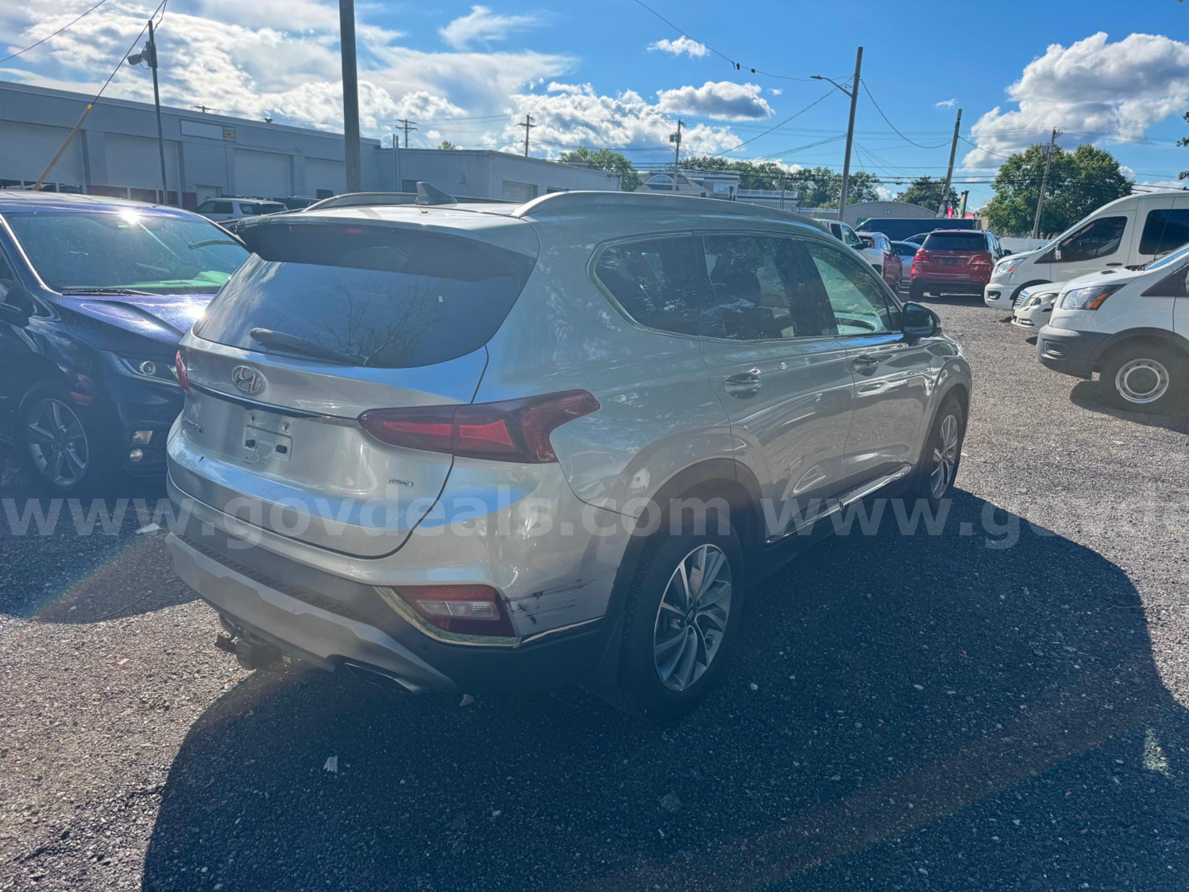 2020 Hyundai Santa Fe Limited AWD Hyundai Santa Fe Government Surplus Auction - Photo #3