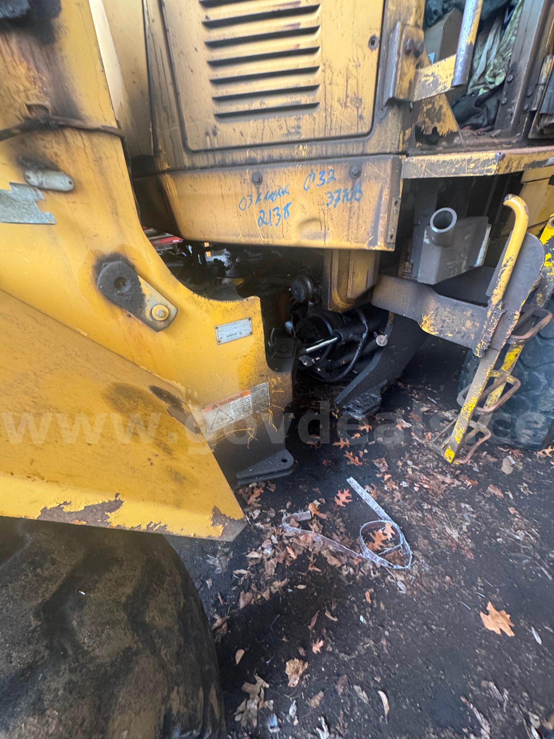 1997 Caterpillar IT24F Wheel Loader – Runs & Drives Caterpillar IT24F Government Surplus Auction - Photo #3