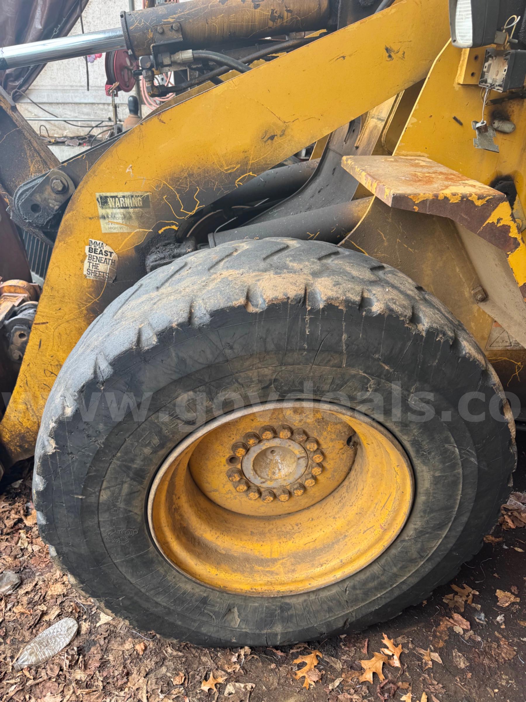 1997 Caterpillar IT24F Wheel Loader – Runs & Drives Caterpillar IT24F Government Surplus Auction - Photo #4