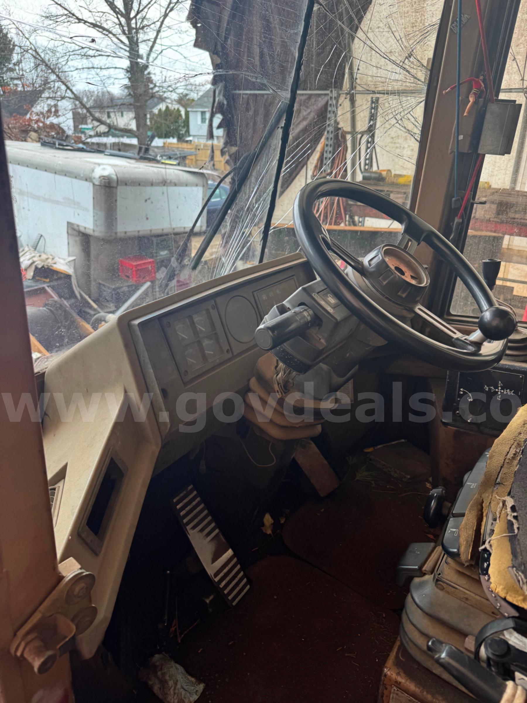 1997 Caterpillar IT24F Wheel Loader – Runs & Drives Caterpillar IT24F Government Surplus Auction - Photo #6