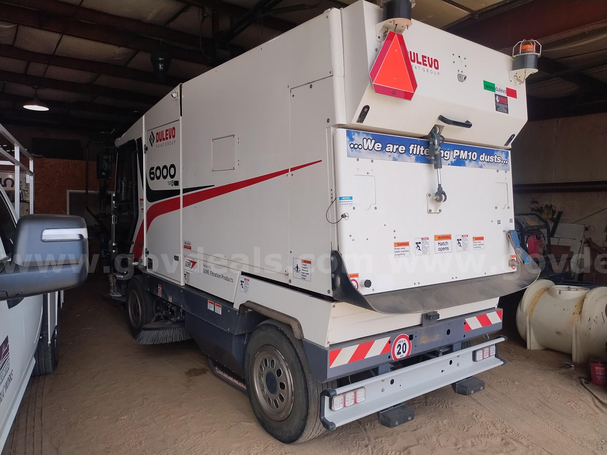 2023 Dulevo 6000 Street Sweeper – 1,336 Miles – Like New – Tier 4 – Municipality Owned – Loaded Dulevo 6000 Government Surplus Auction - Photo #4
