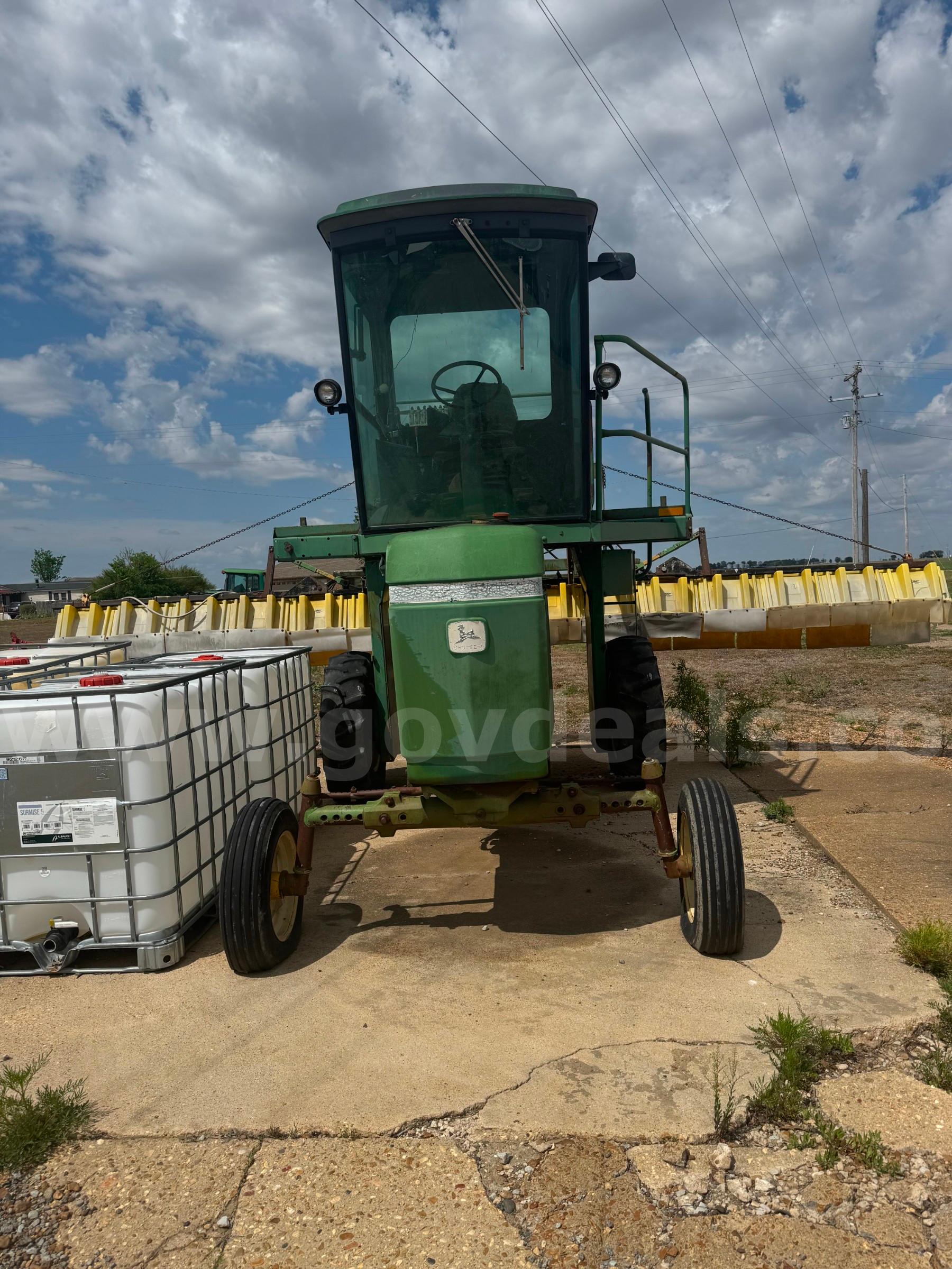 John Deere 6000 High Boy Sprayer John Deere 6000 Government Surplus Auction - Photo #2