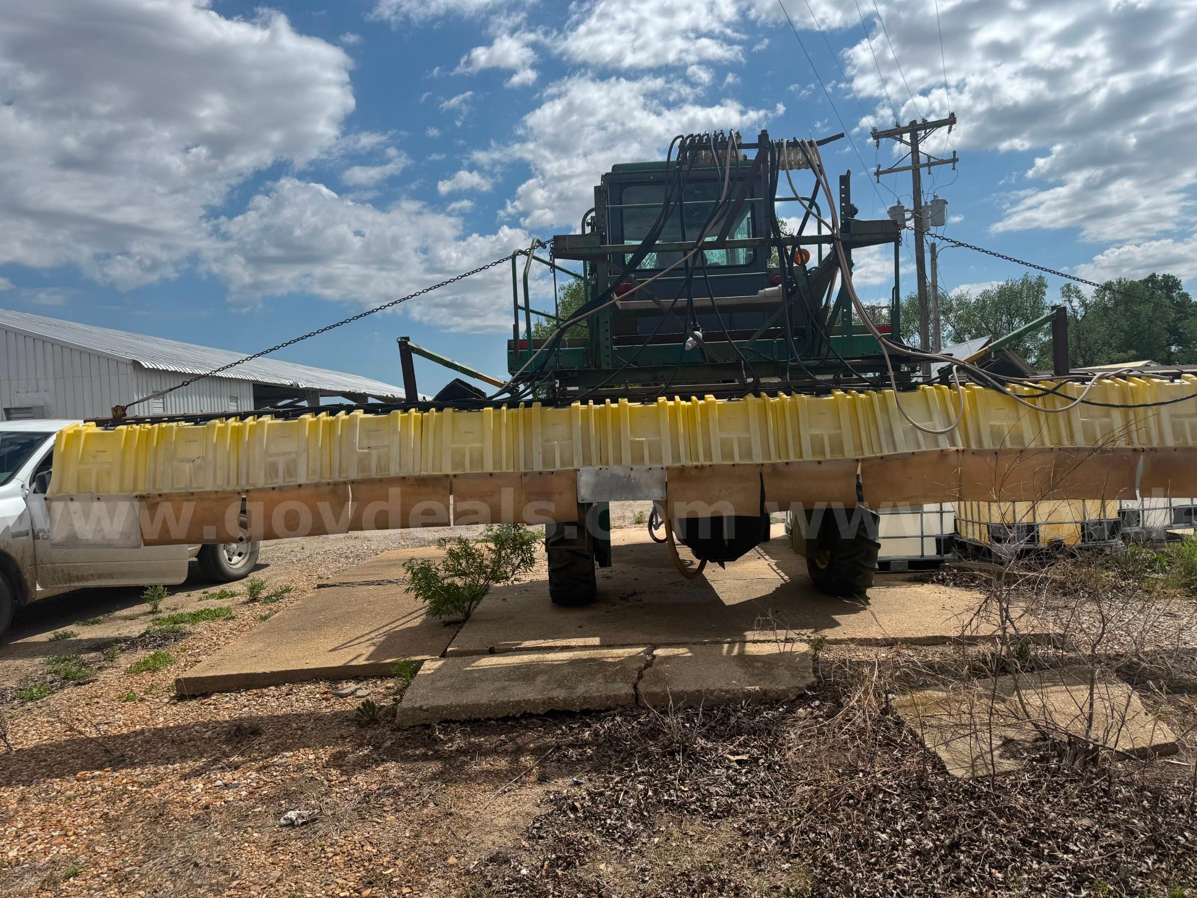 John Deere 6000 High Boy Sprayer John Deere 6000 Government Surplus Auction - Photo #4