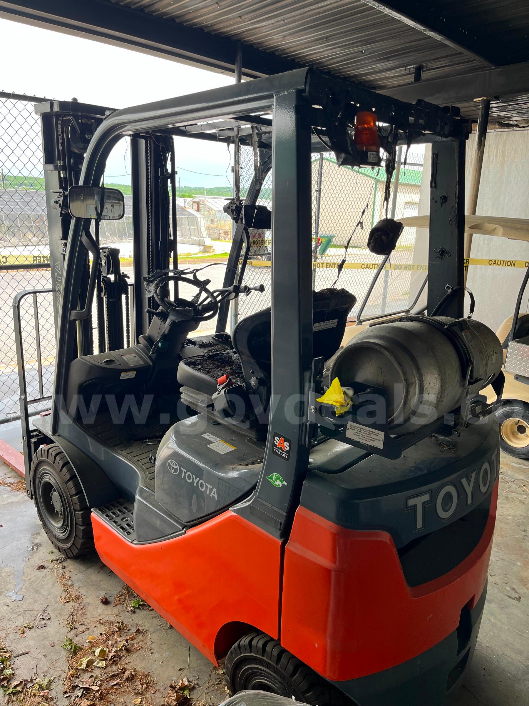 Toyota Lift Truck Toyota 50-8FGU15 Government Surplus Auction - Photo #2