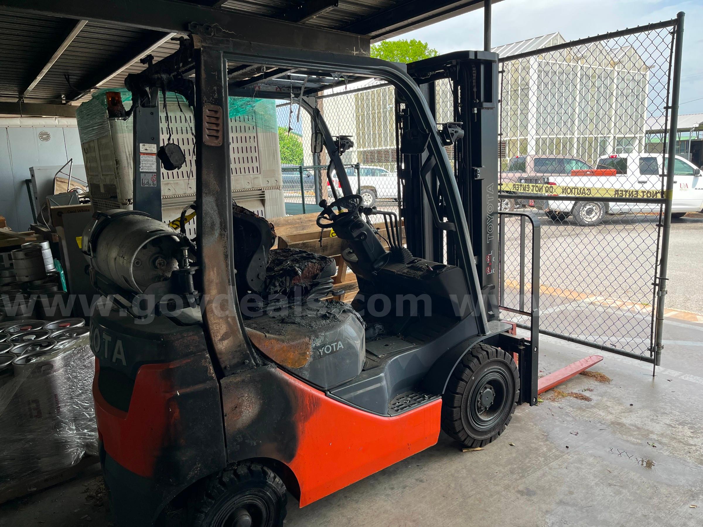 Toyota Lift Truck Toyota 50-8FGU15 Government Surplus Auction - Photo #3