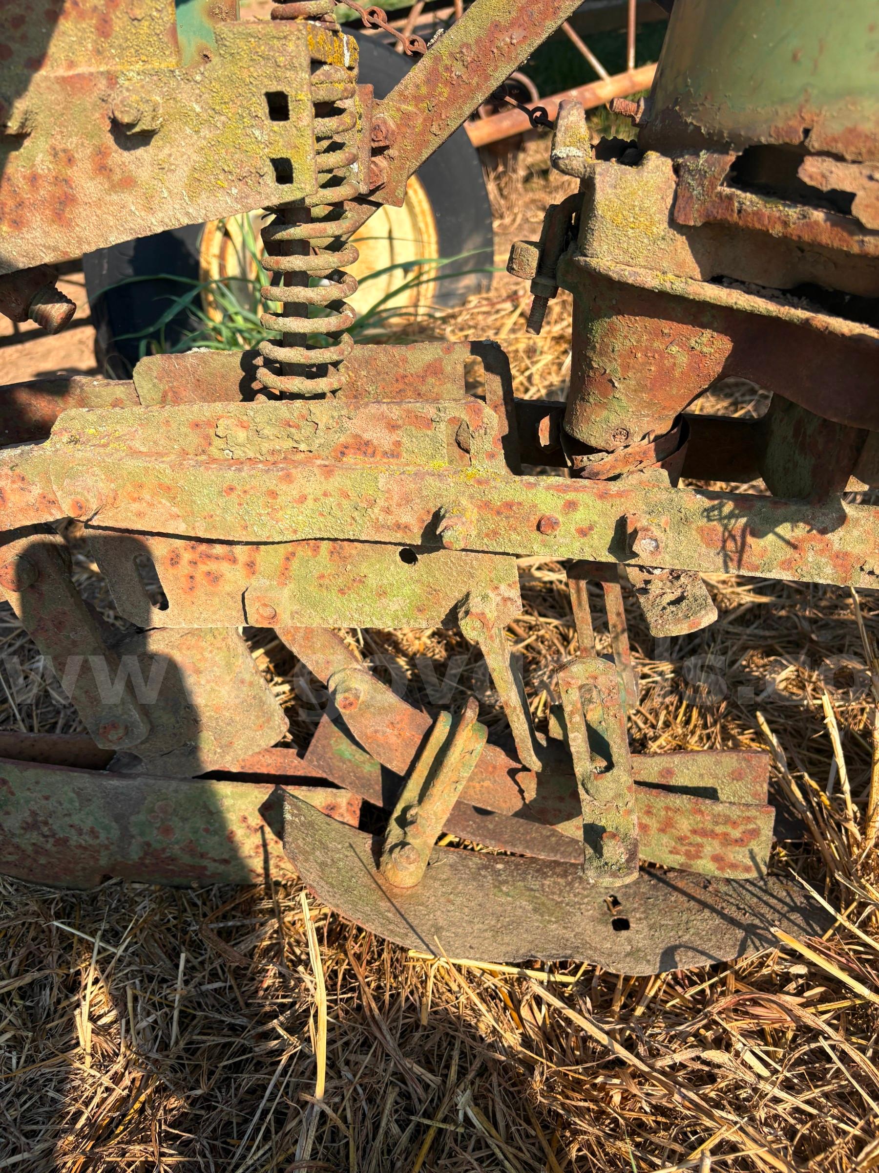John Deere One Row Corn Planter John Deere  Government Surplus Auction - Photo #4