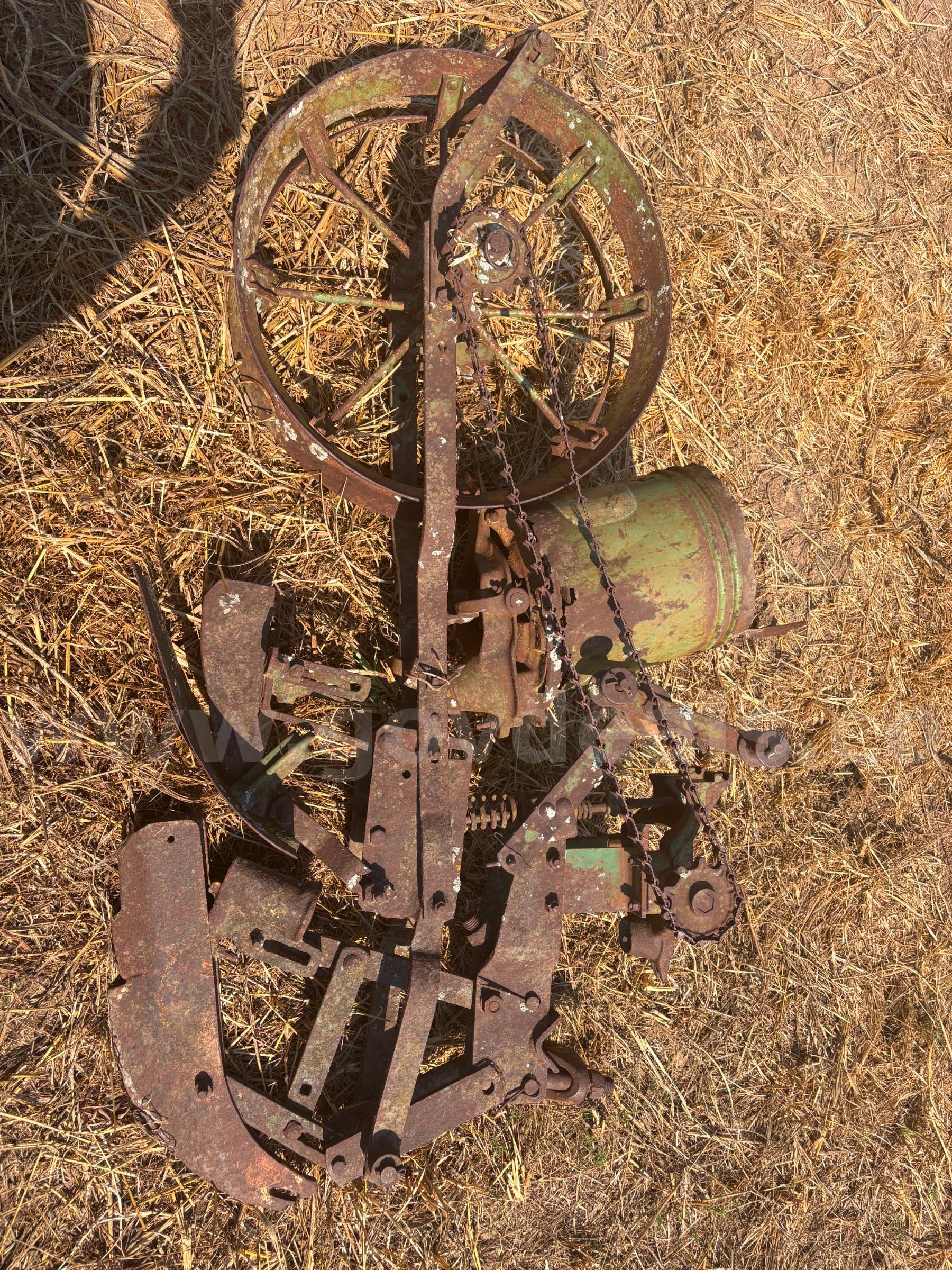 John Deere One Row Corn Planter John Deere  Government Surplus Auction - Photo #6