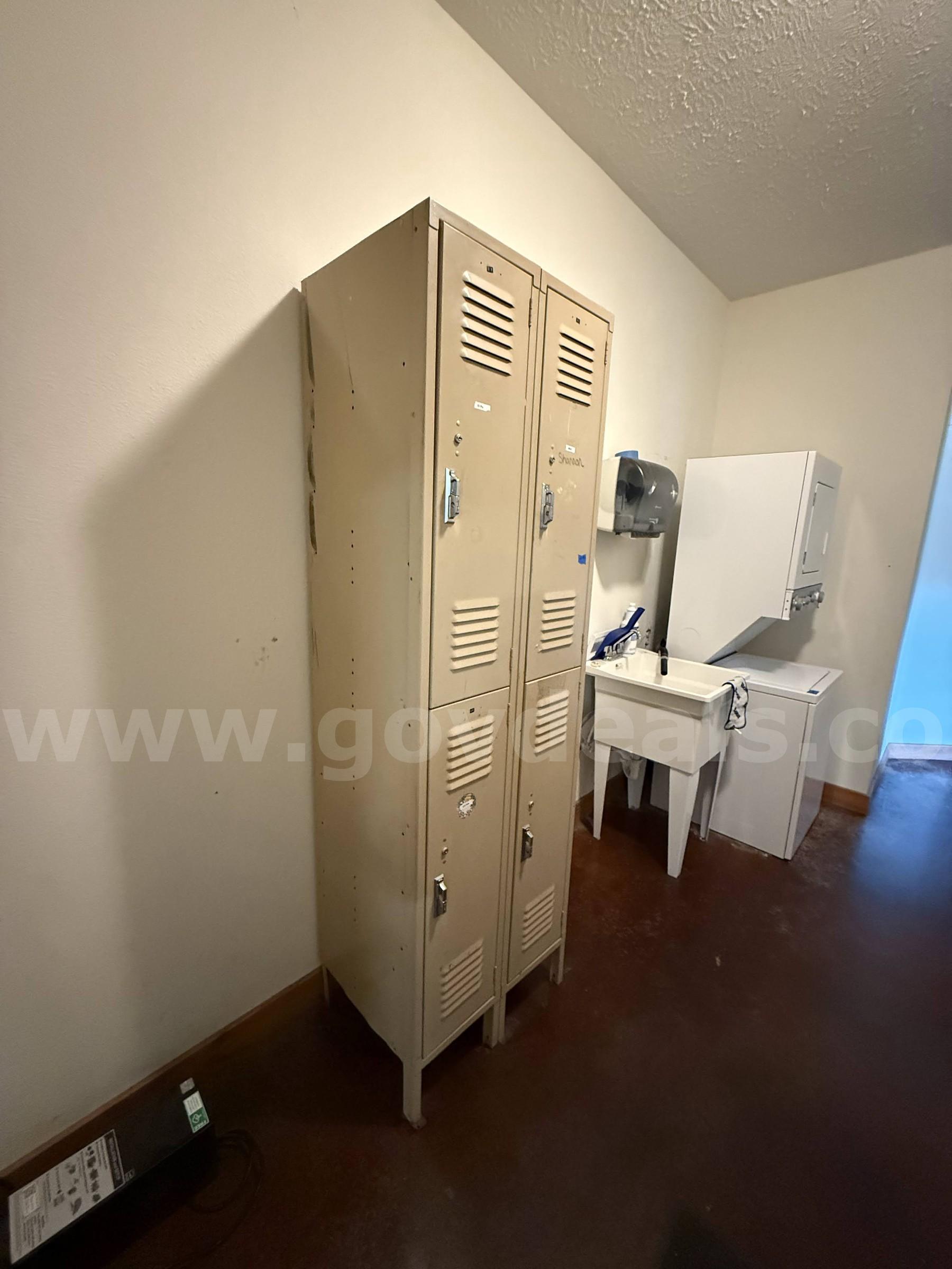 Storage shelves and lockers   Government Surplus Auction - Photo #3