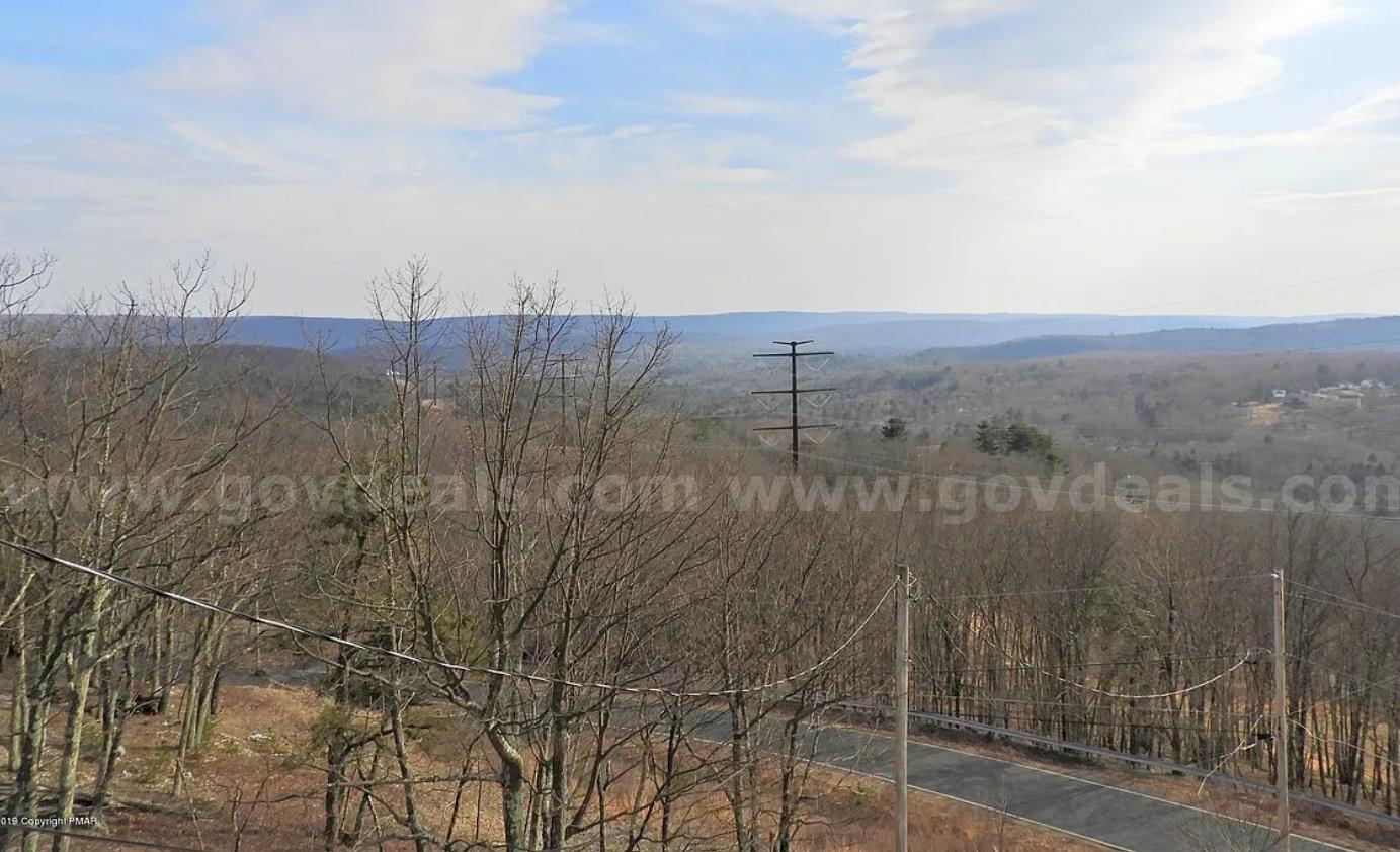 Build Your Mountain Getaway in Saw Creek Estates — 0.47 Acres with Township Views   Government Surplus Auction - Photo #4