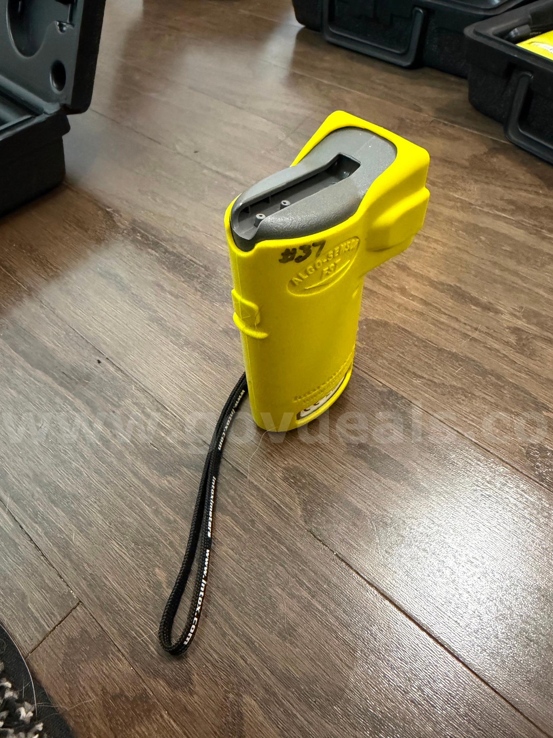 Intoximeters Alco Sensor FST Case Extras Breathalyzer With Protective Case Case  Government Surplus Auction - Photo #3