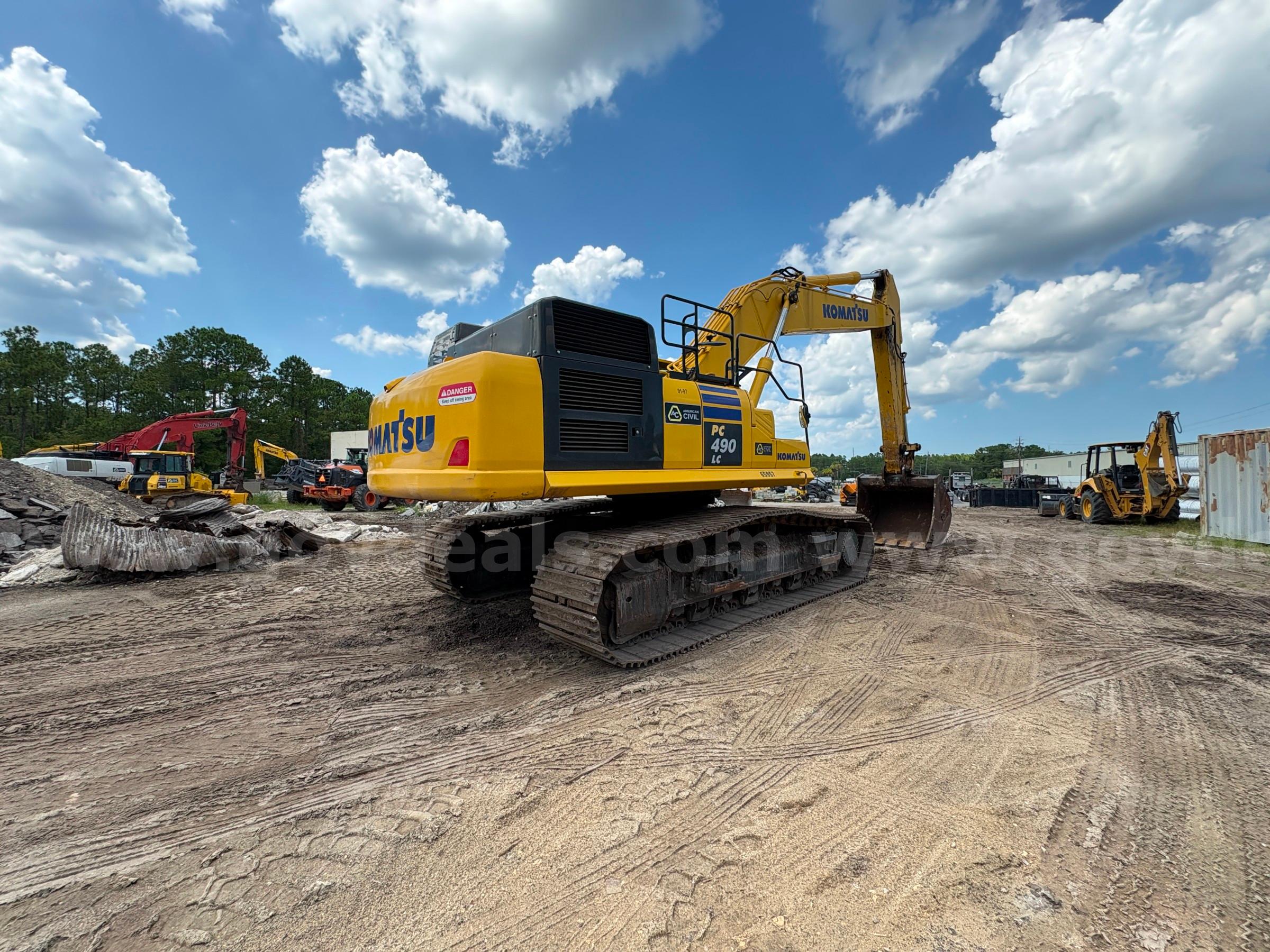 2024 Komatsu PC490LC-11 Hydraulic Excavator Komatsu PC490LC Government Surplus Auction - Photo #3