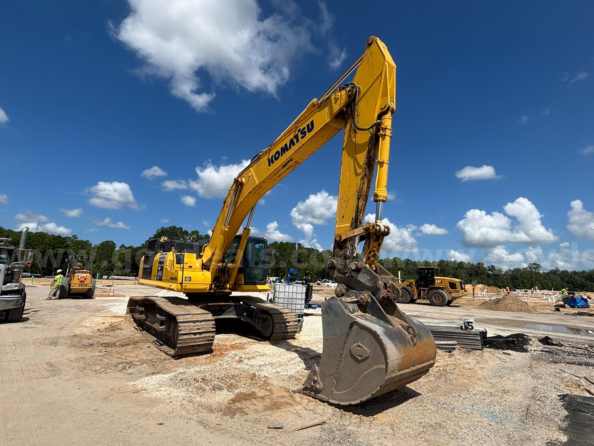 2024 Komatsu PC490LC-11 Hydraulic Excavator Komatsu PC490LC Government Surplus Auction - Photo #4
