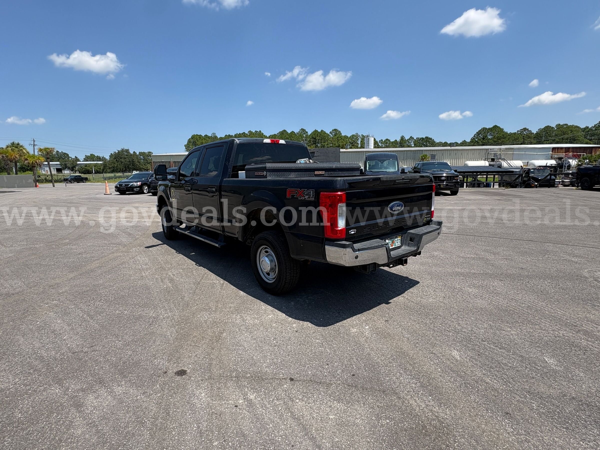 2017 Ford F-250 SD 4x4 Crew Cab Pickup Ford F-250 Government Surplus Auction - Photo #2