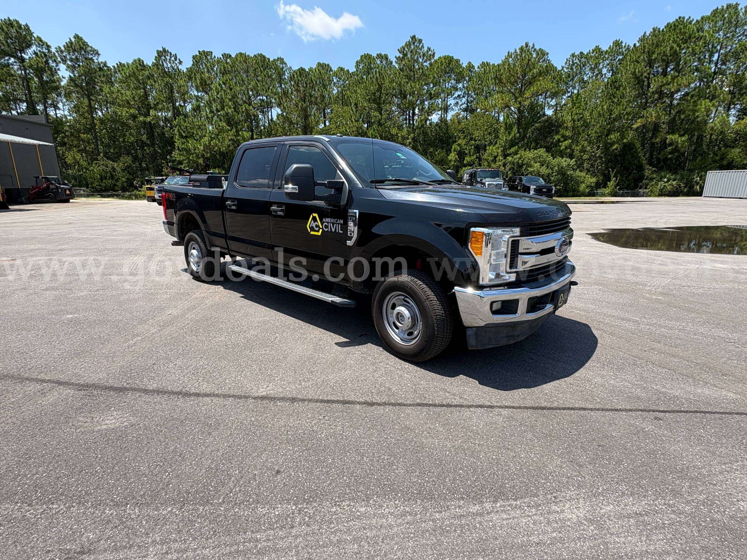 2017 Ford F-250 SD 4x4 Crew Cab Pickup Ford F-250 Government Surplus Auction - Photo #4