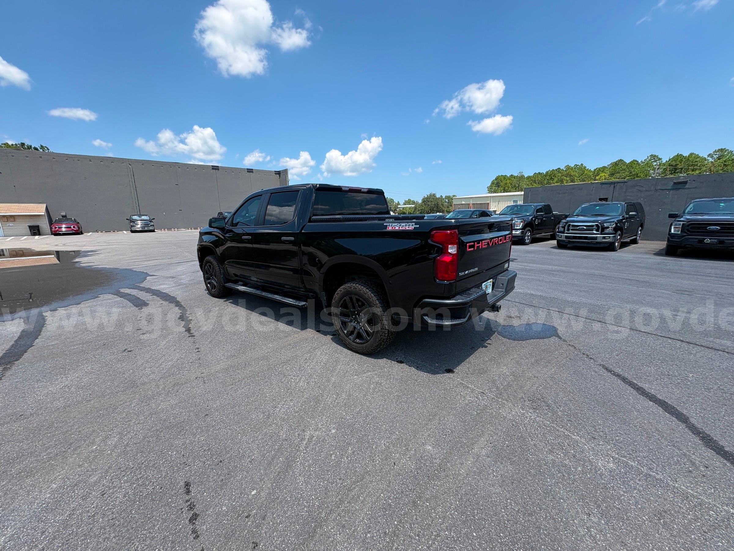 2022 Chevrolet Silverado Trail Boss 1500 4x4 Crew Cab Pickup Chevrolet Silverado Government Surplus Auction - Photo #2