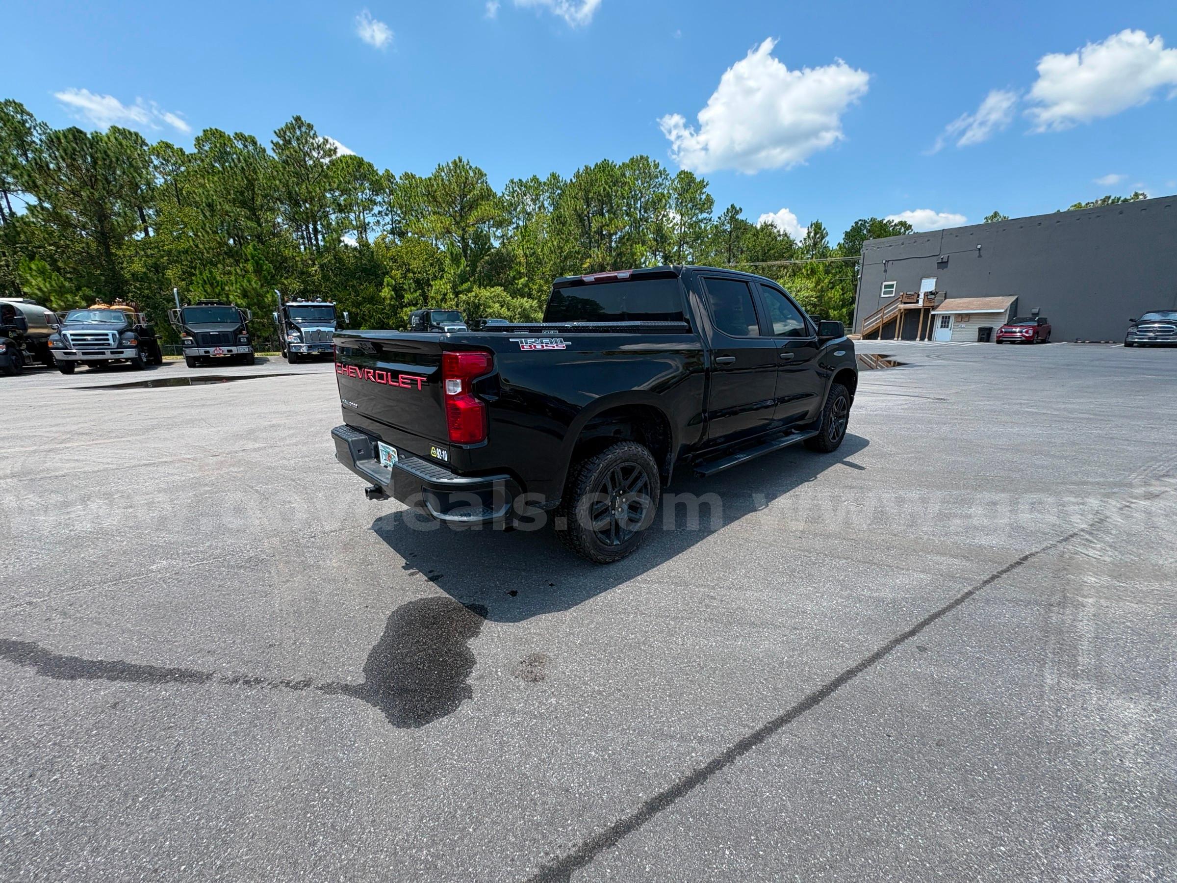 2022 Chevrolet Silverado Trail Boss 1500 4x4 Crew Cab Pickup Chevrolet Silverado Government Surplus Auction - Photo #3