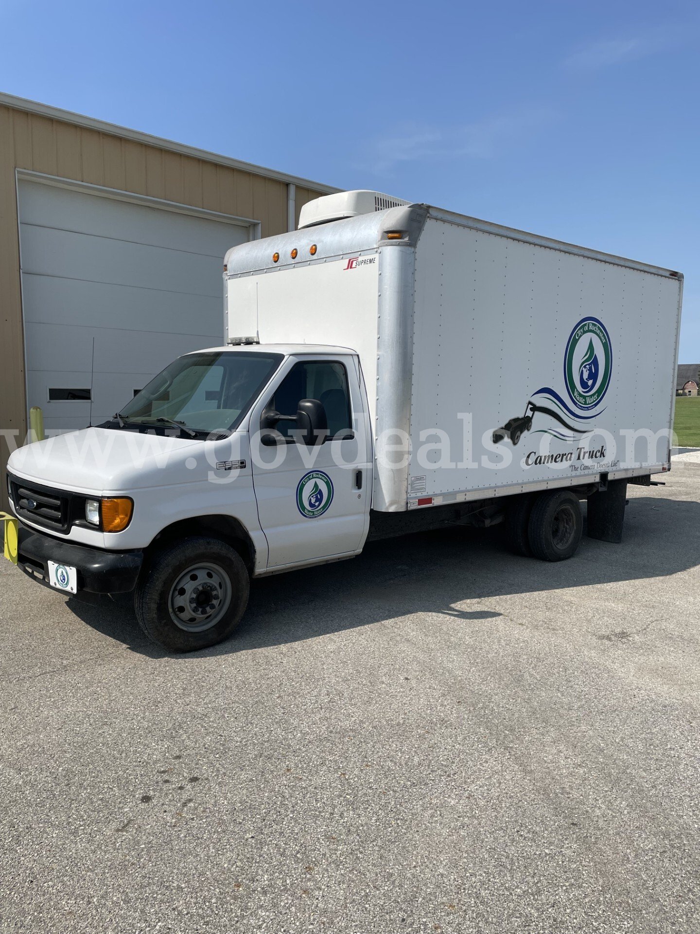 15 foot 2004 Ford F350 box van. With IBAK Camera system MIDI Ford F350 Government Surplus Auction - Photo #3