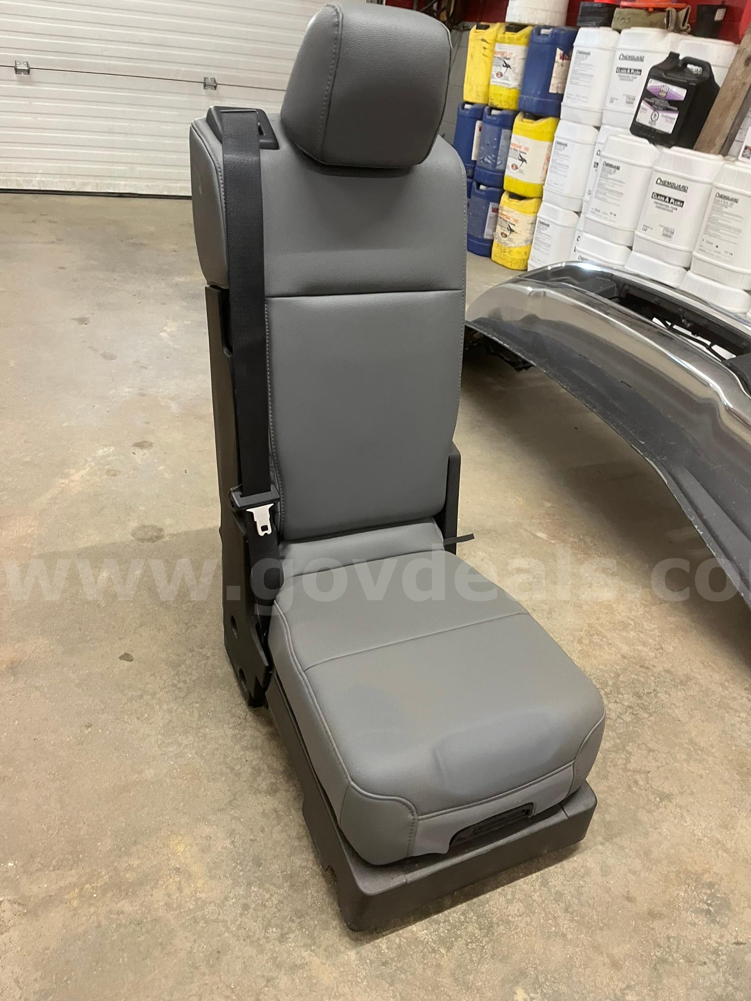 2023 Ford F-550 Front console seat Ford F-550 Government Surplus Auction - Primary Photo
